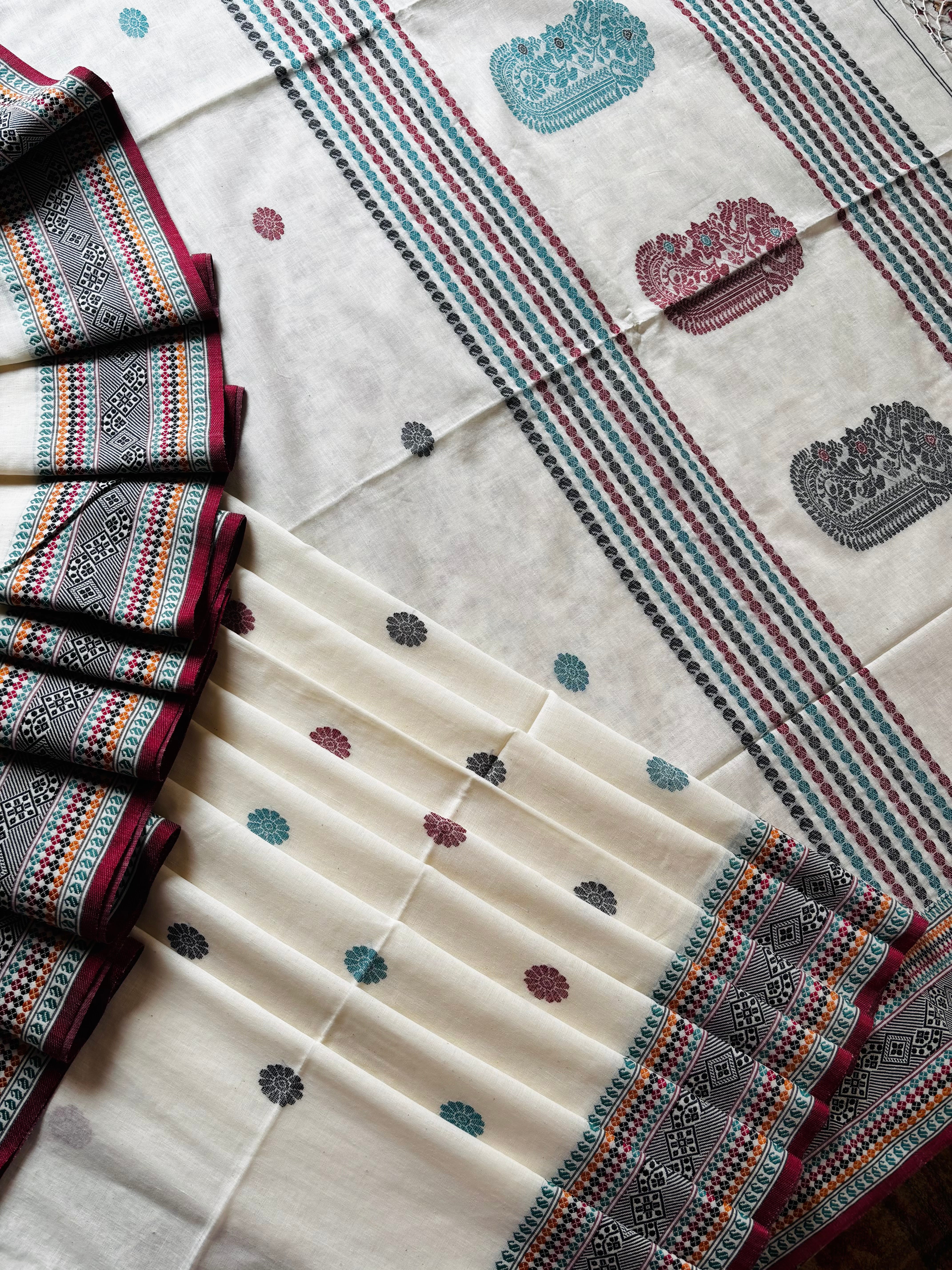 Handwoven Offwhite Colour Phulia Cotton Saree