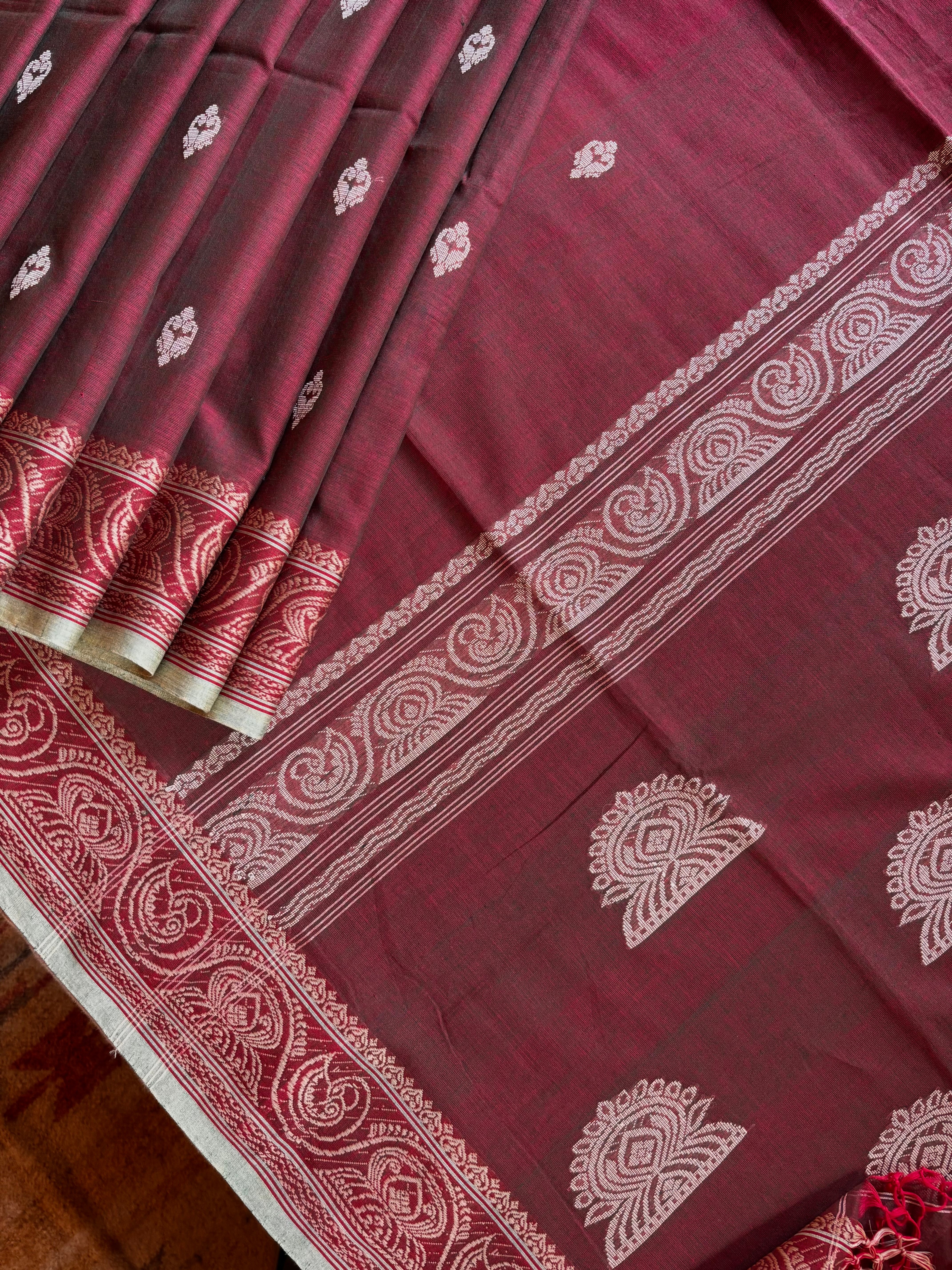 Handwoven Red Green Dual Toned Phulia Cotton Saree