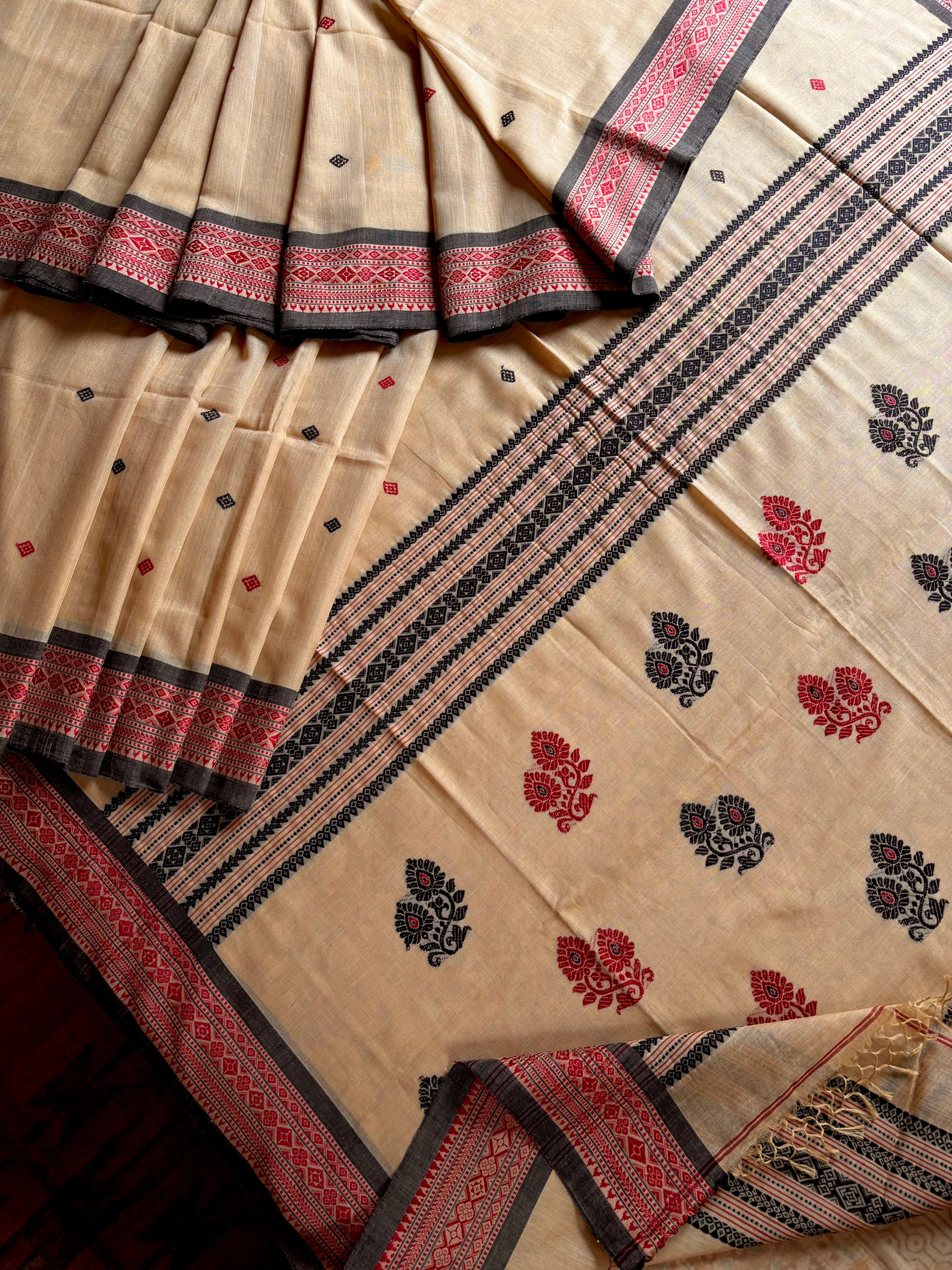 Handwoven Beige Colour Phulia Cotton Saree