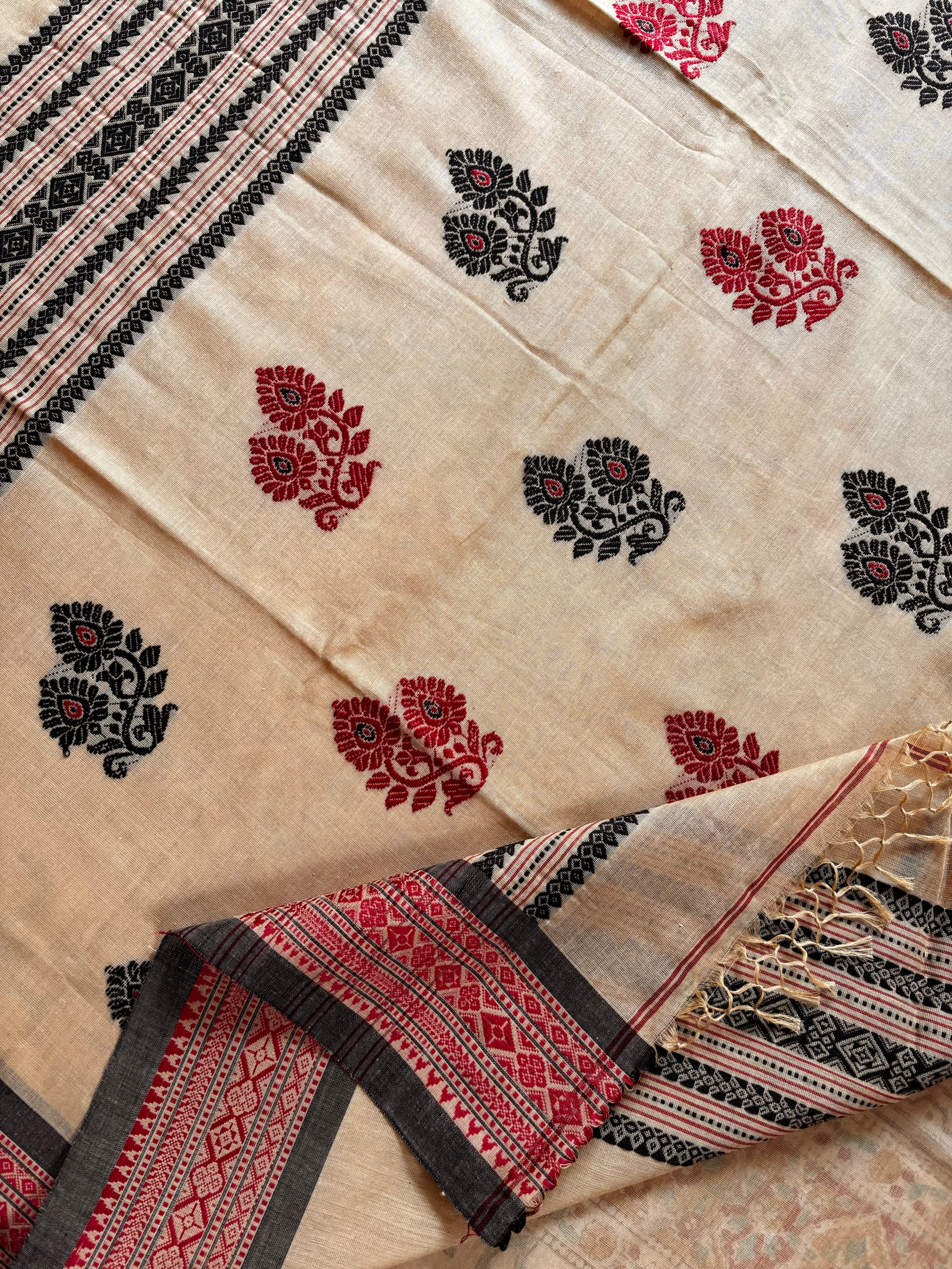 Handwoven Beige Colour Phulia Cotton Saree