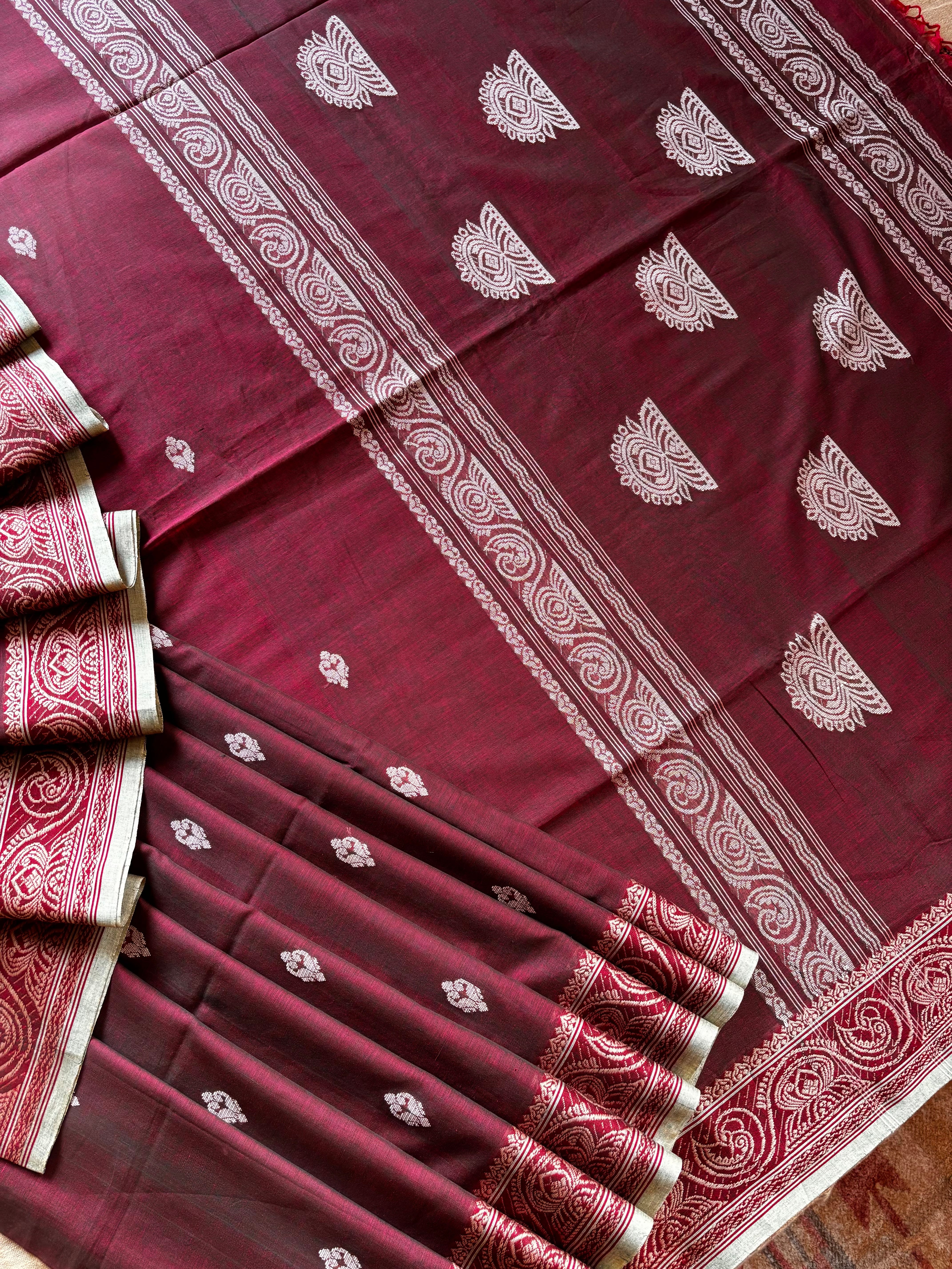 Handwoven Red Green Dual Toned Phulia Cotton Saree