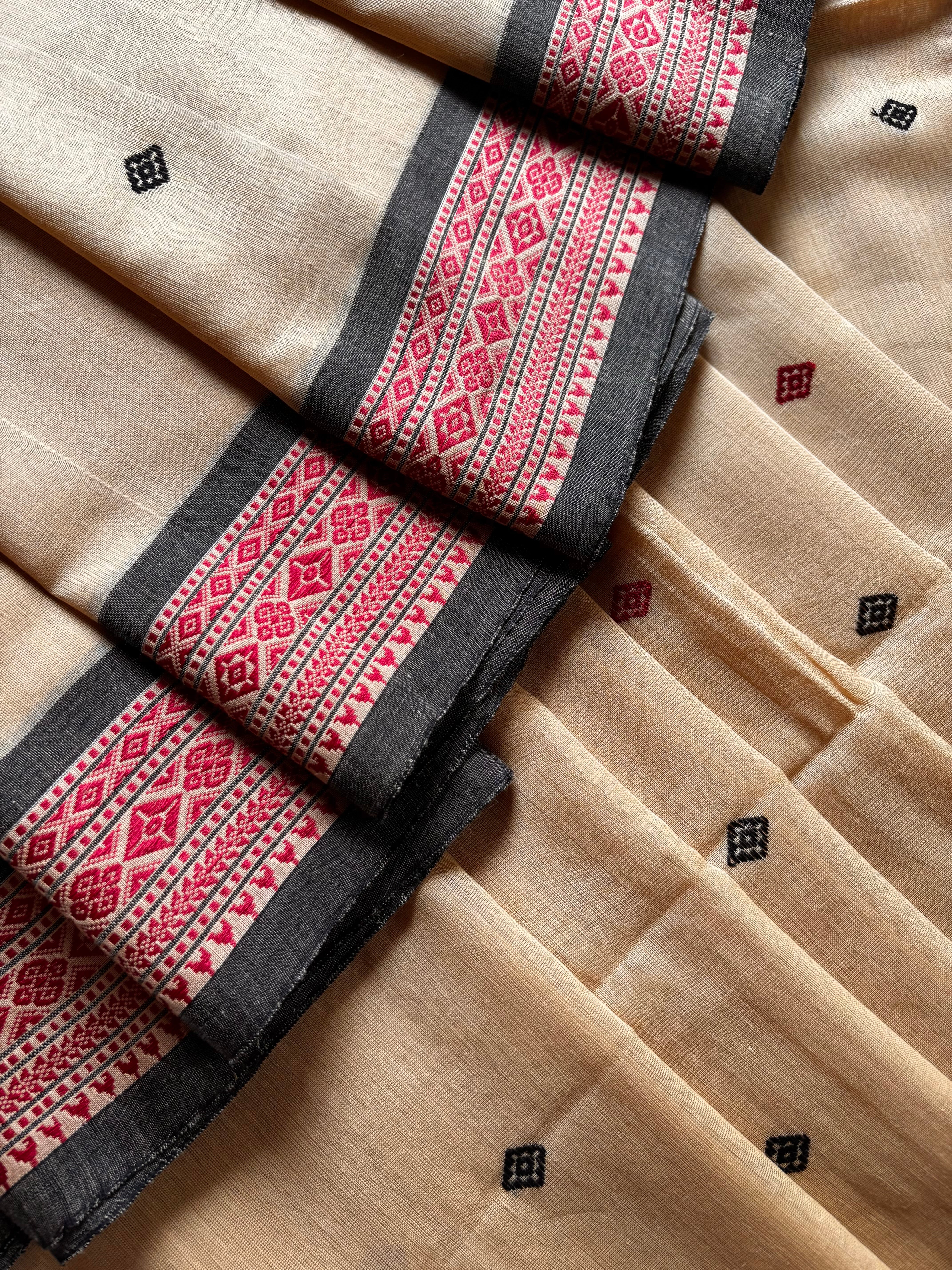Handwoven Beige Colour Phulia Cotton Saree