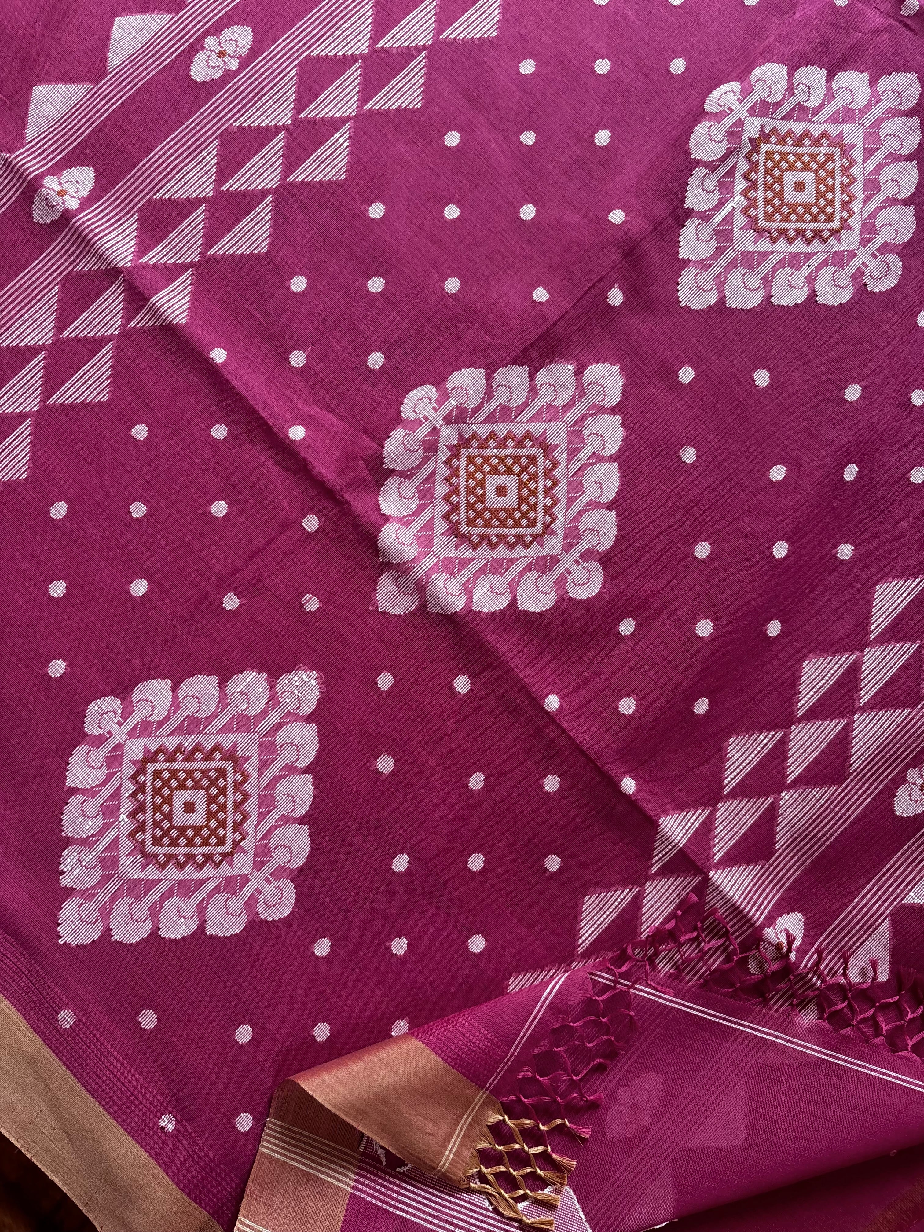 Handwoven Pink with Beige Cotton Jamdani Saree