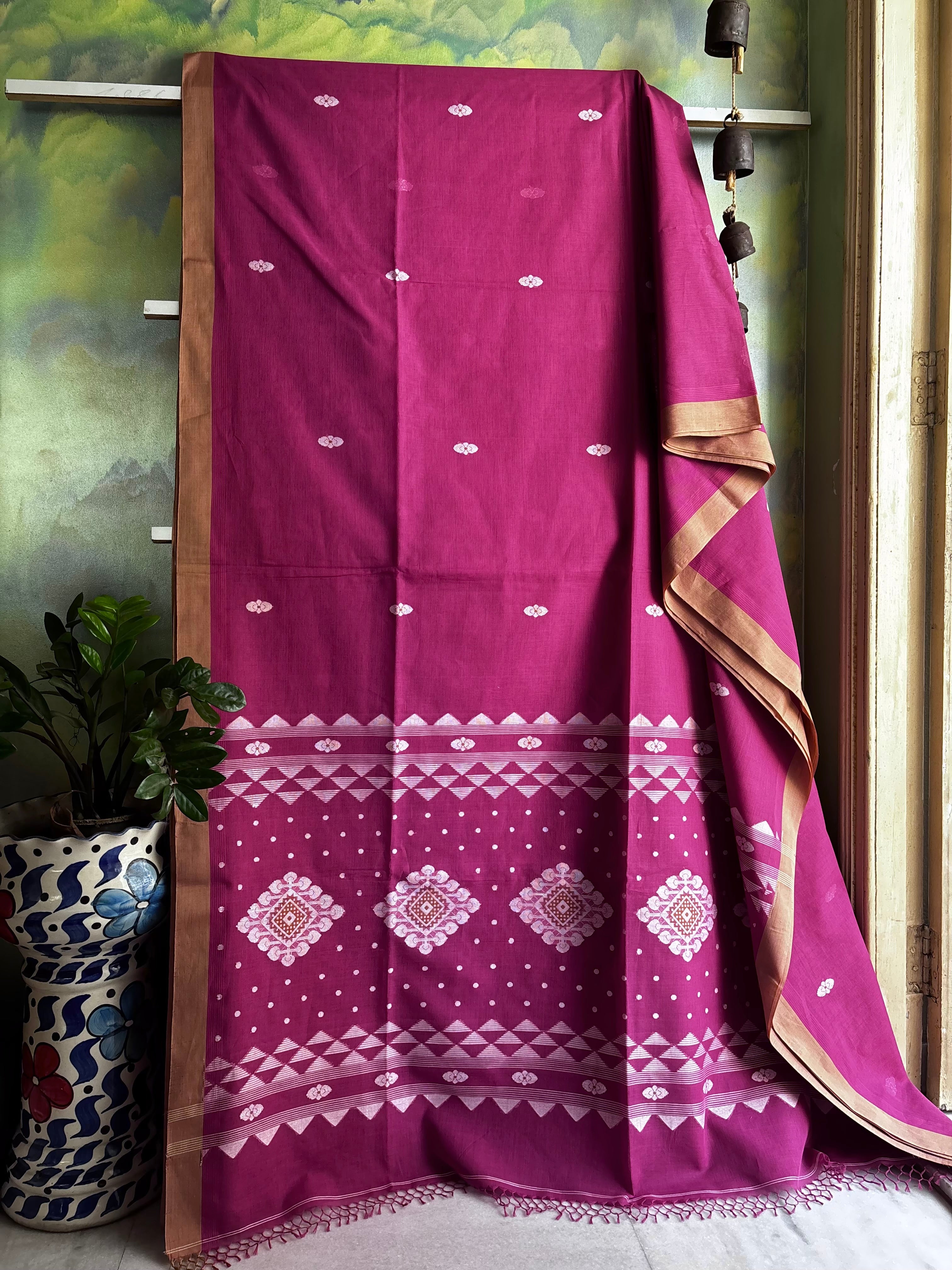 Handwoven Pink with Beige Cotton Jamdani Saree