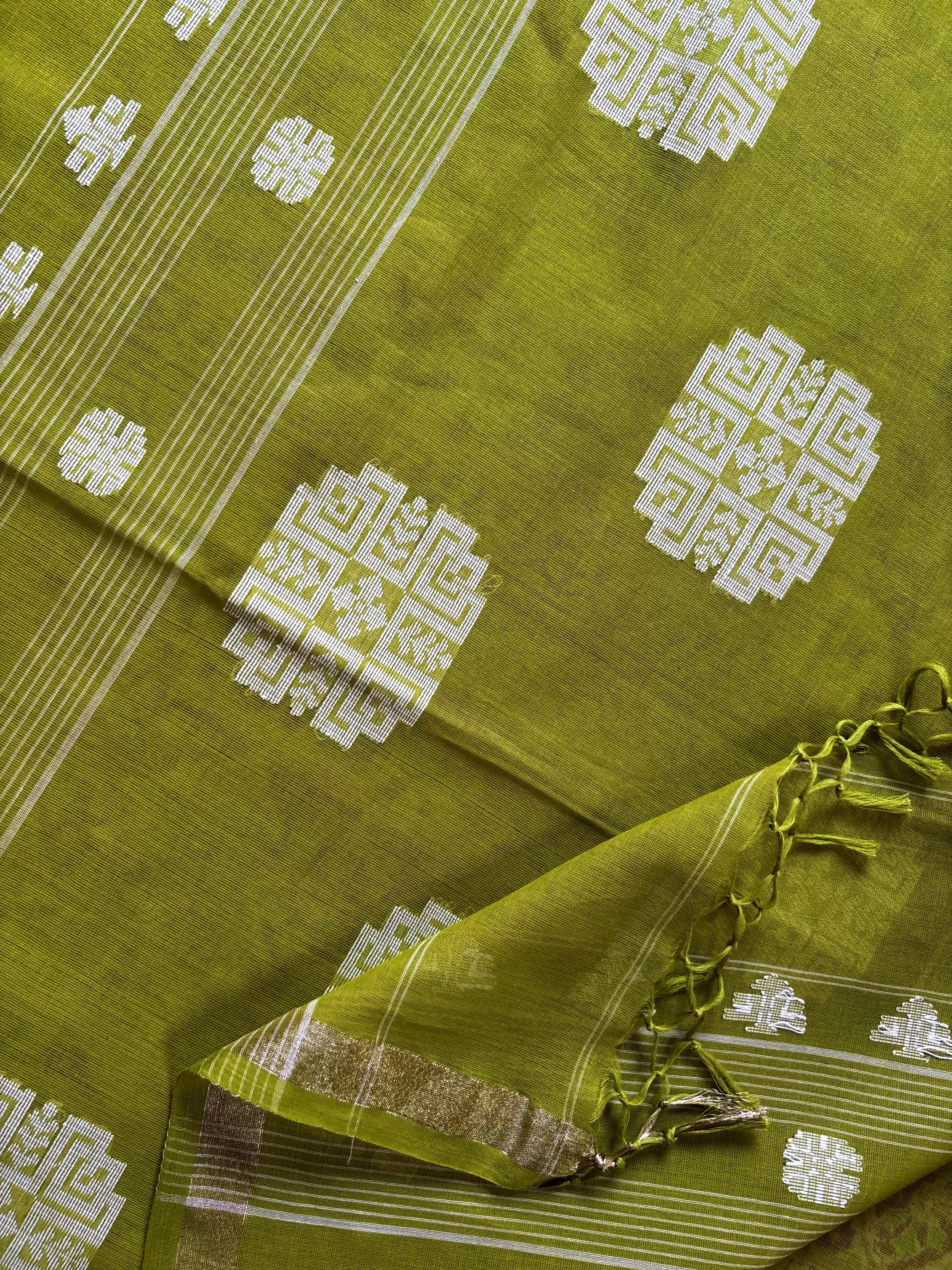 Handwoven Green Colour Cotton Jamdani Saree