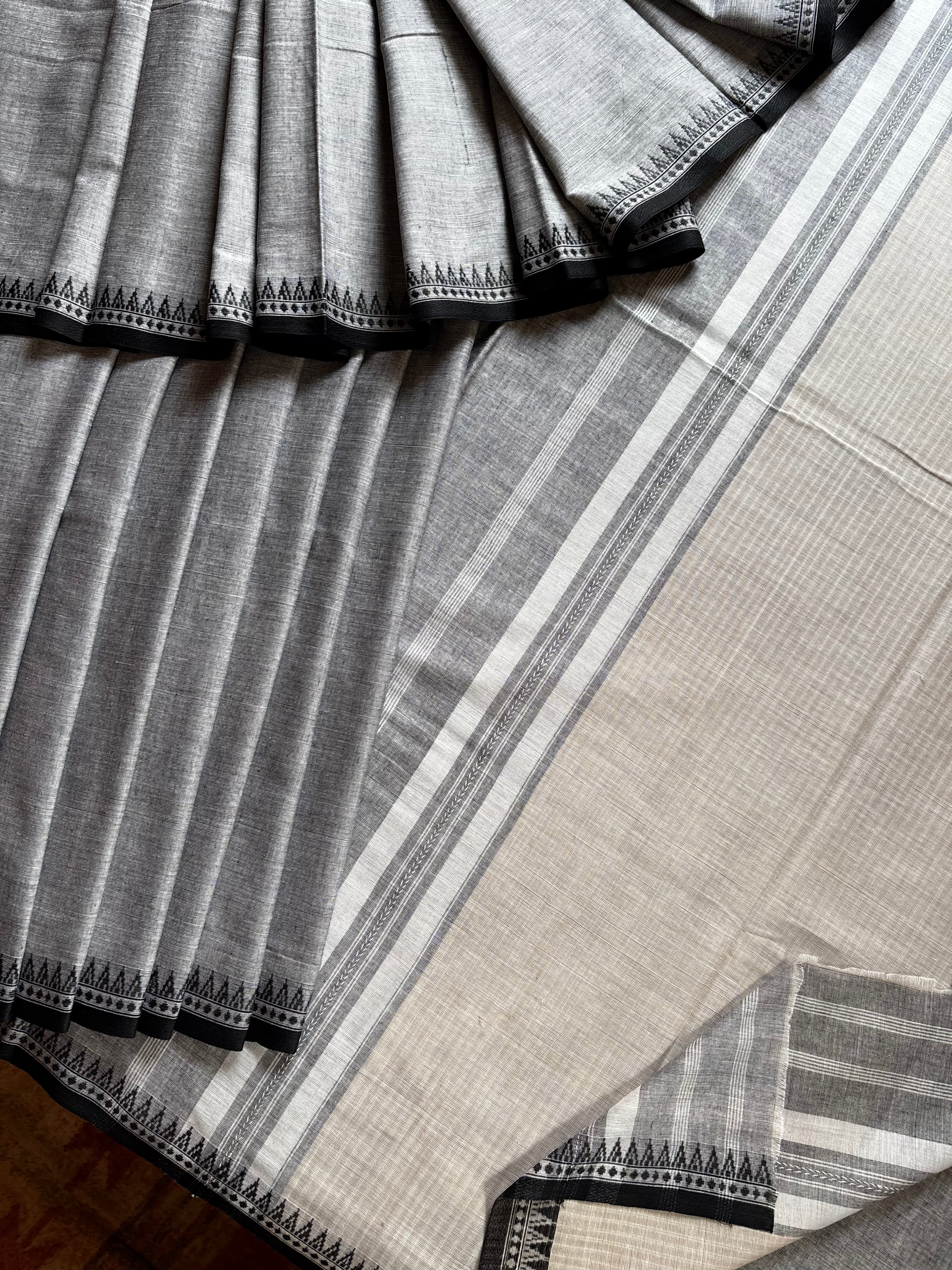 Handwoven Grey Colour Cotton Dhonekhali Saree