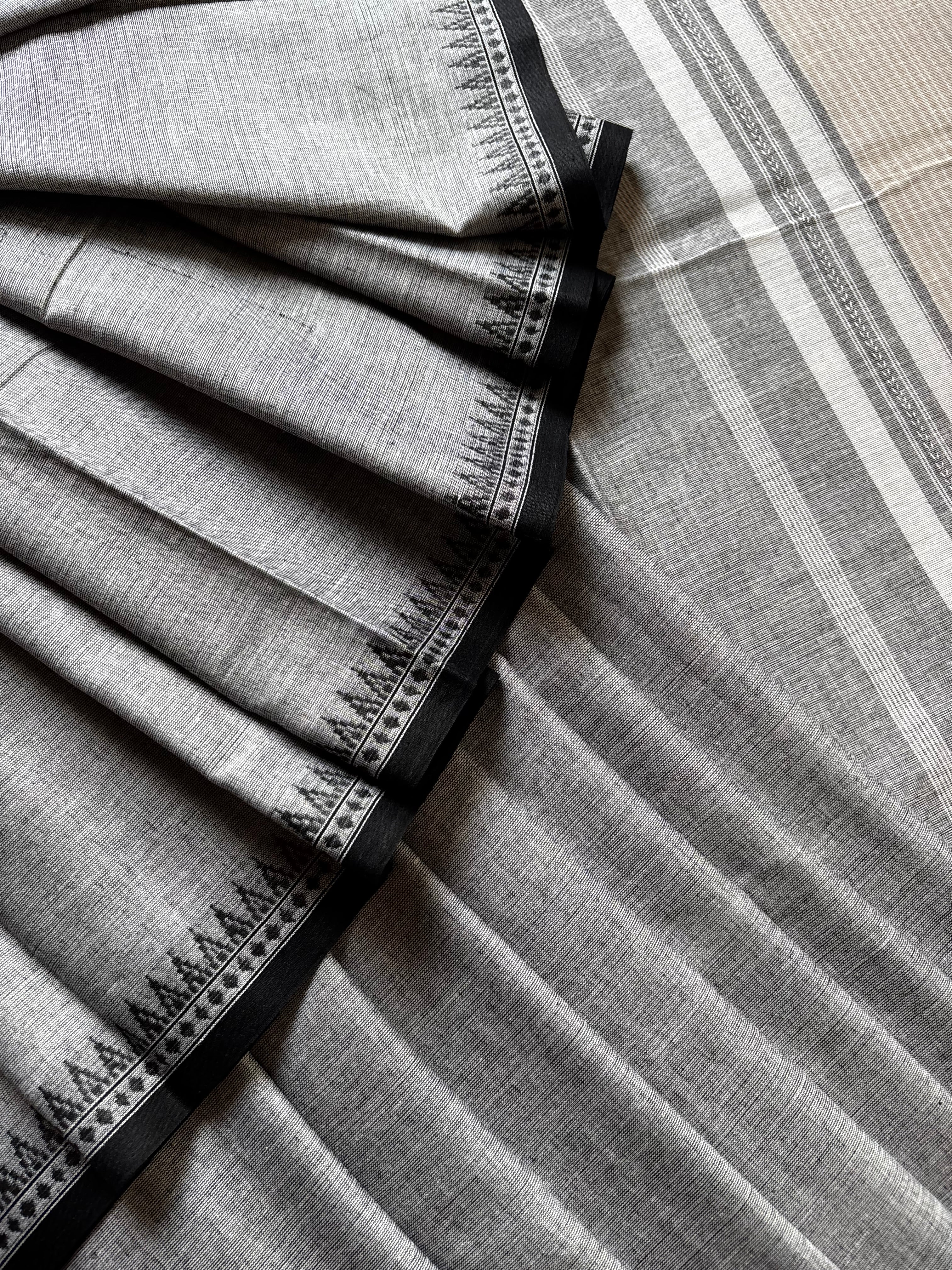 Handwoven Grey Colour Cotton Dhonekhali Saree