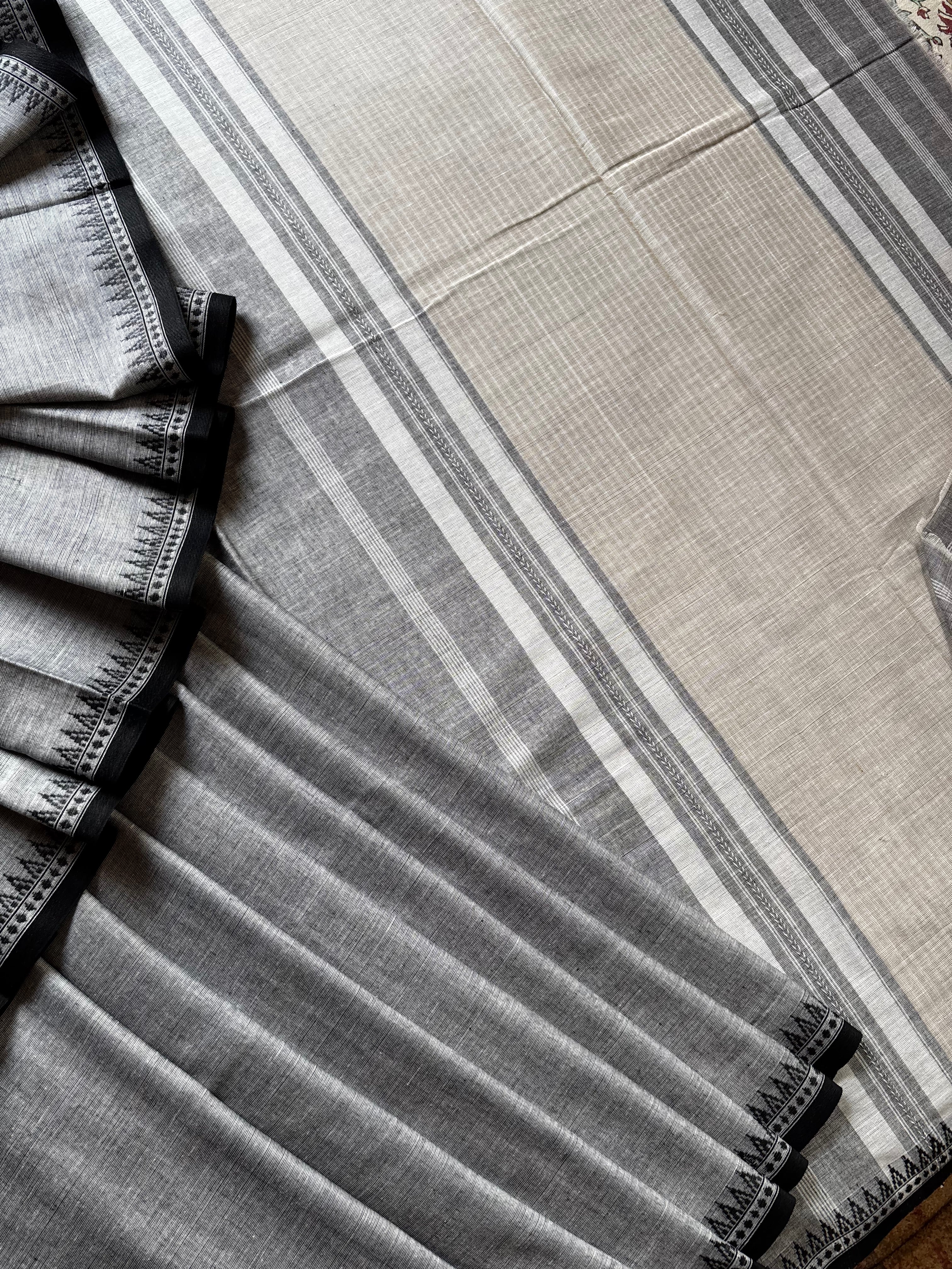 Handwoven Grey Colour Cotton Dhonekhali Saree