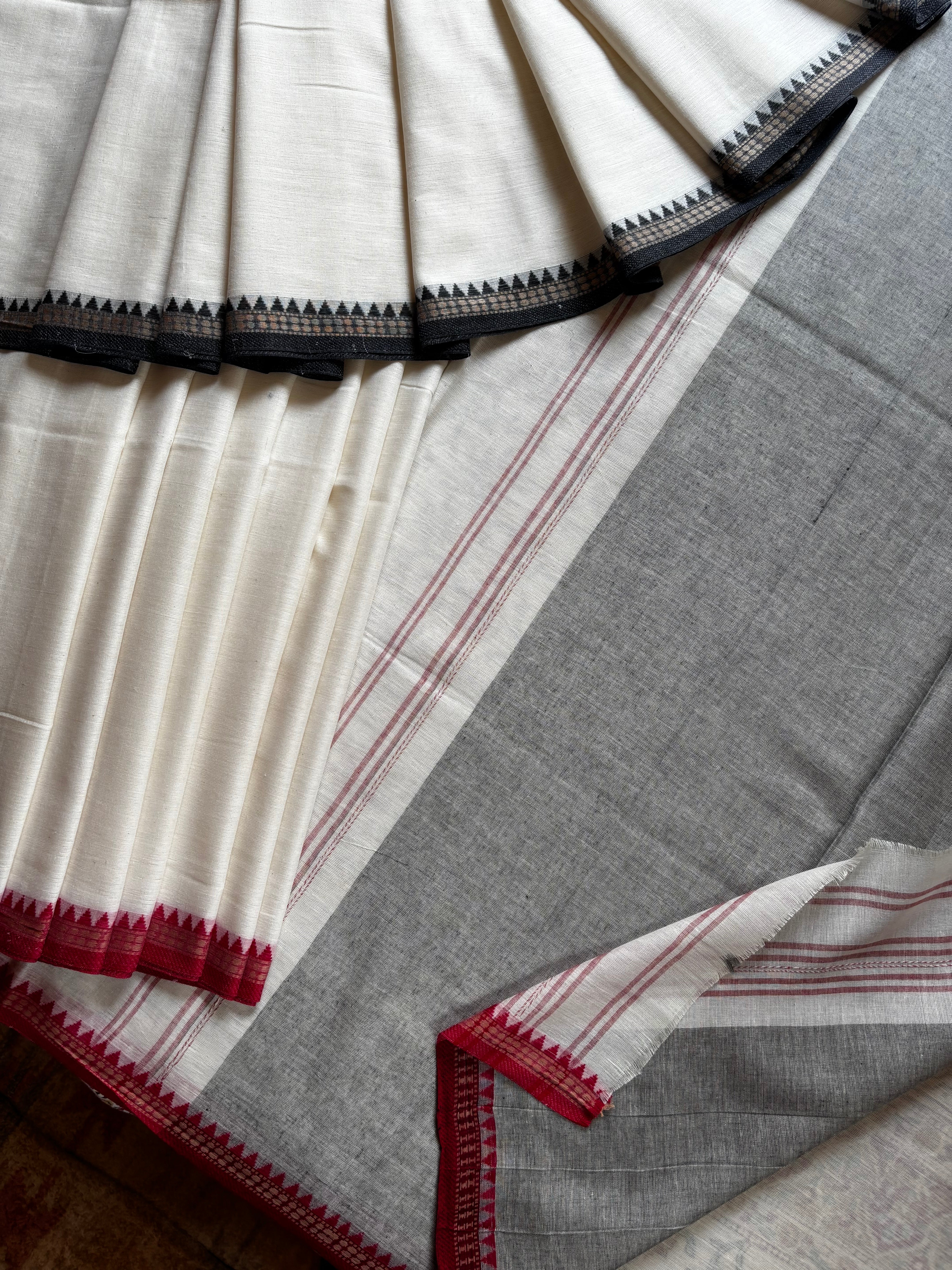 Handwoven Offwhite Red Black Cotton Dhonekhali Saree