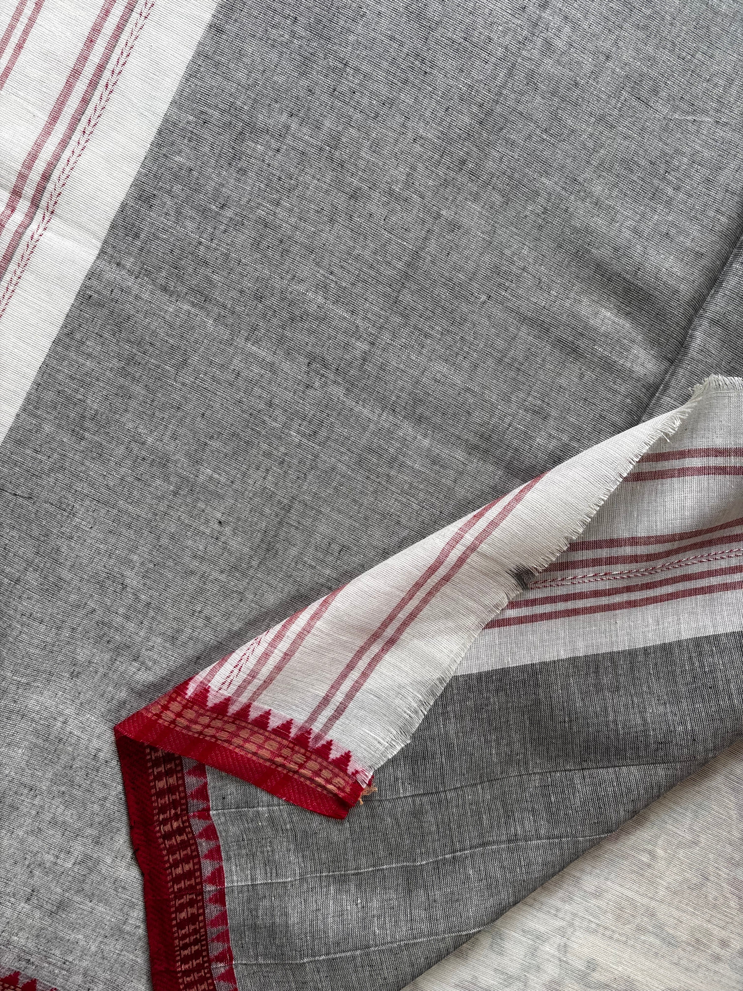 Handwoven Offwhite Red Black Cotton Dhonekhali Saree