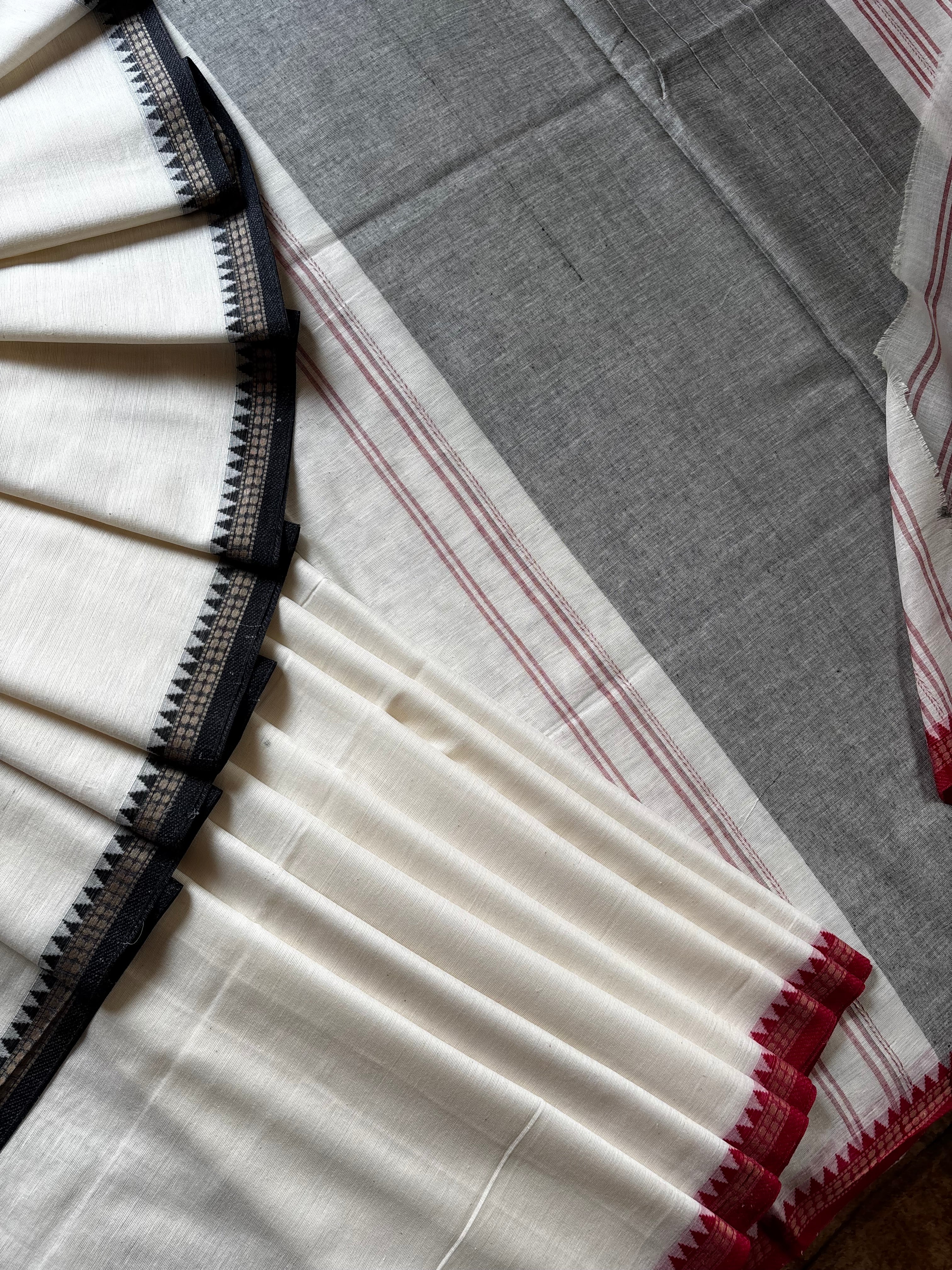 Handwoven Offwhite Red Black Cotton Dhonekhali Saree