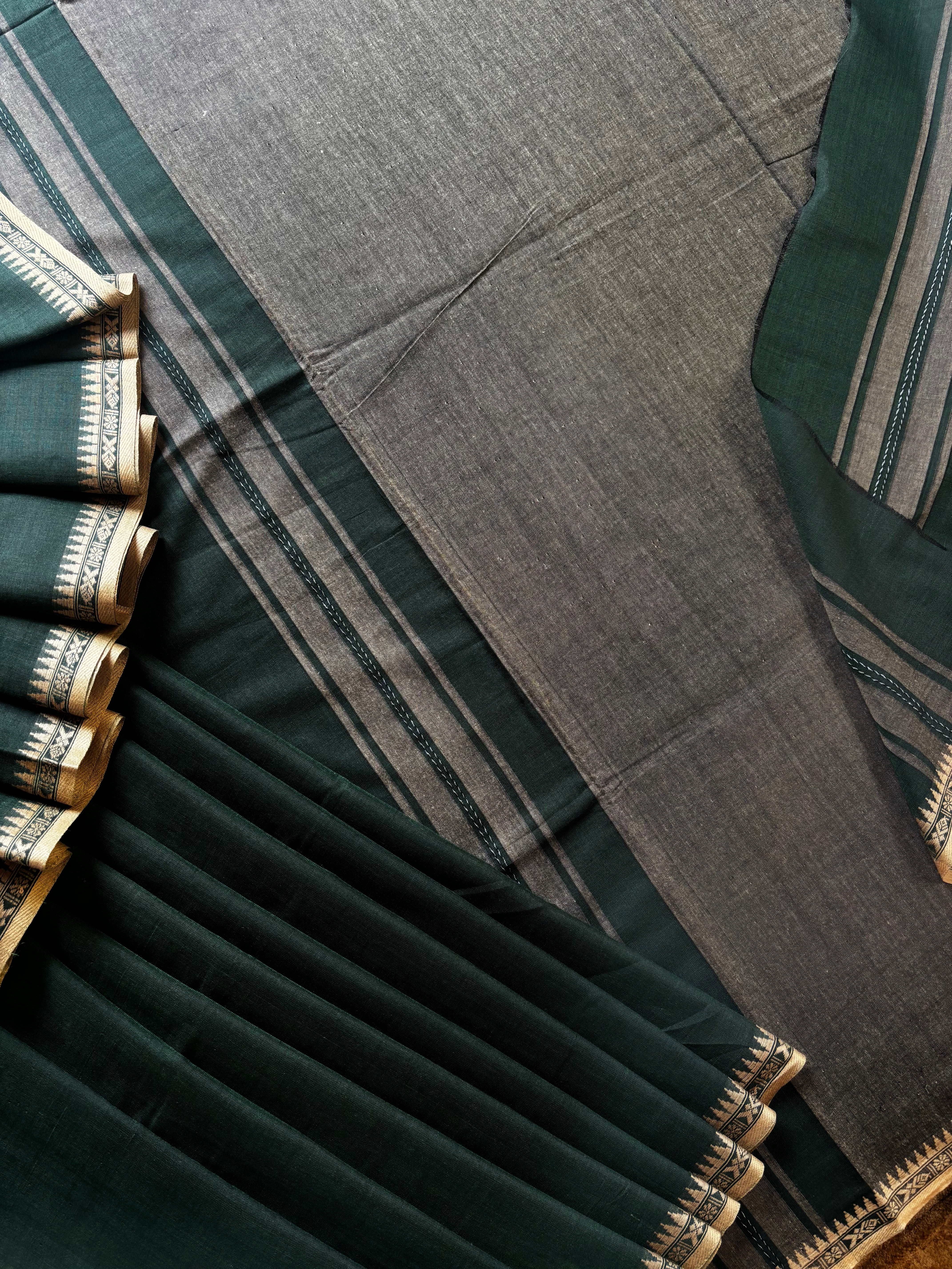 Handwoven Bottle Green Colour Cotton Dhonekhali Saree