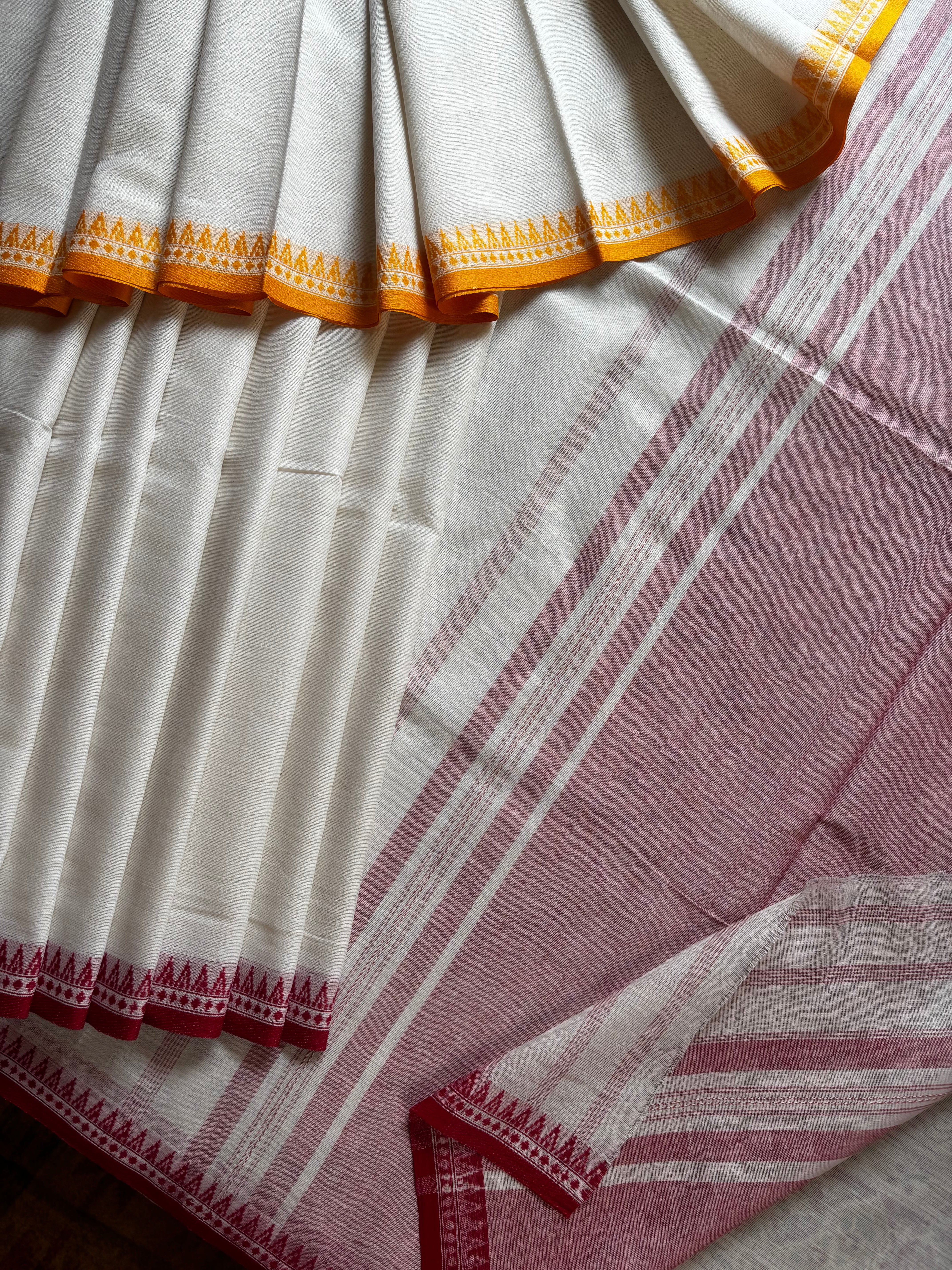 Handwoven Offwhite Colour Cotton Dhonekhali Saree