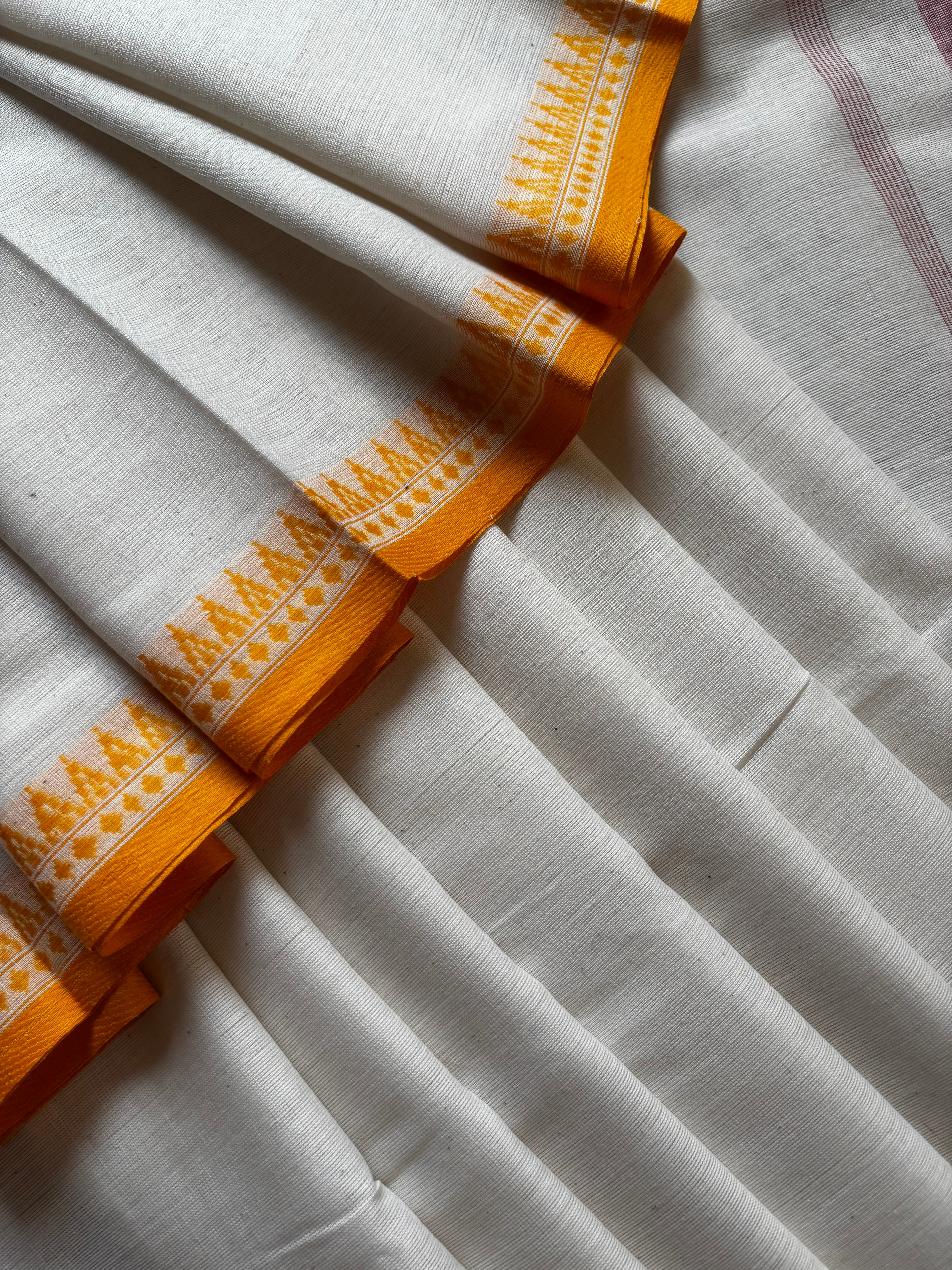 Handwoven Offwhite Colour Cotton Dhonekhali Saree