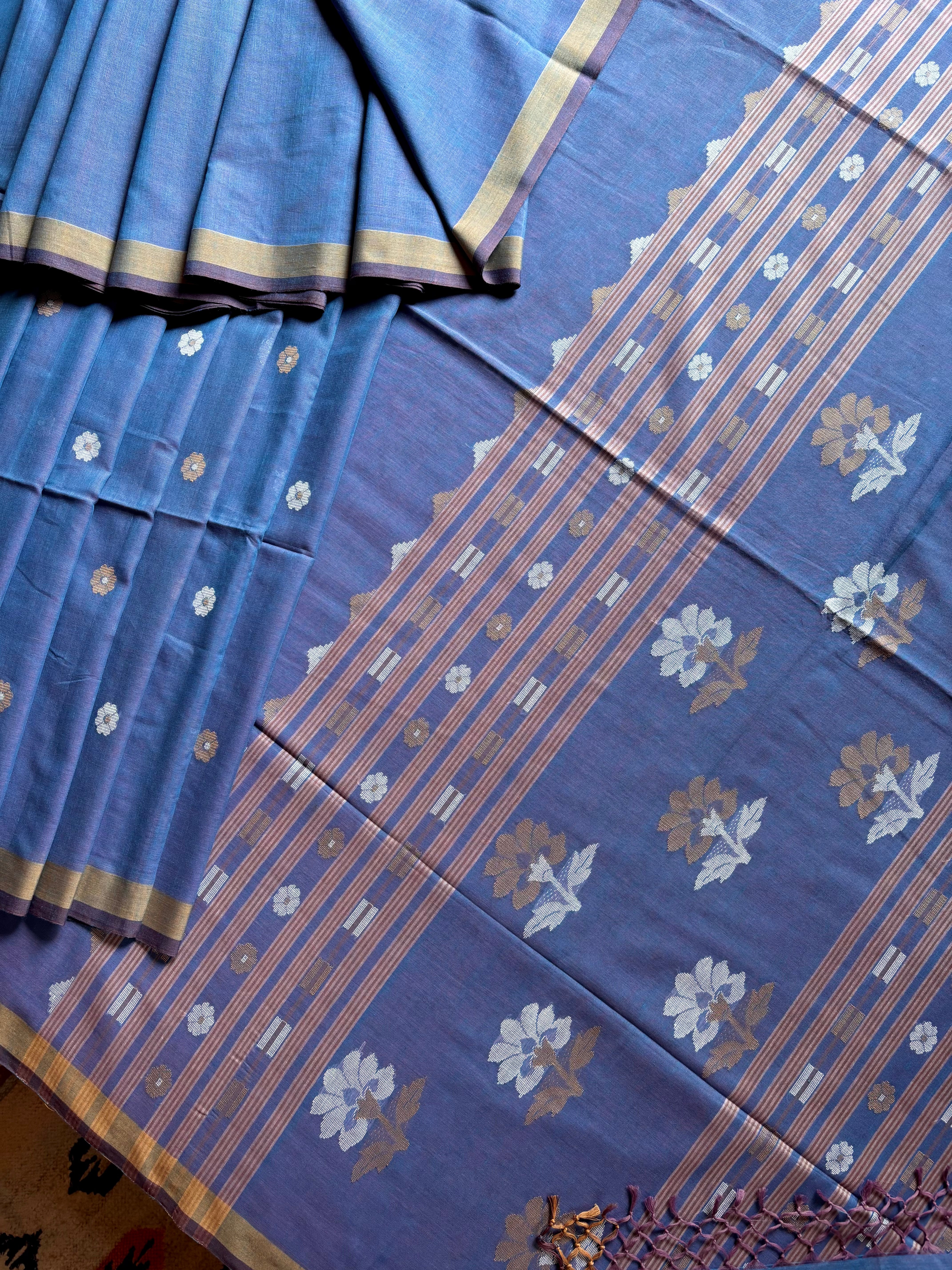 Handwoven Blue Mauve Dual Toned Cotton Jamdani Saree