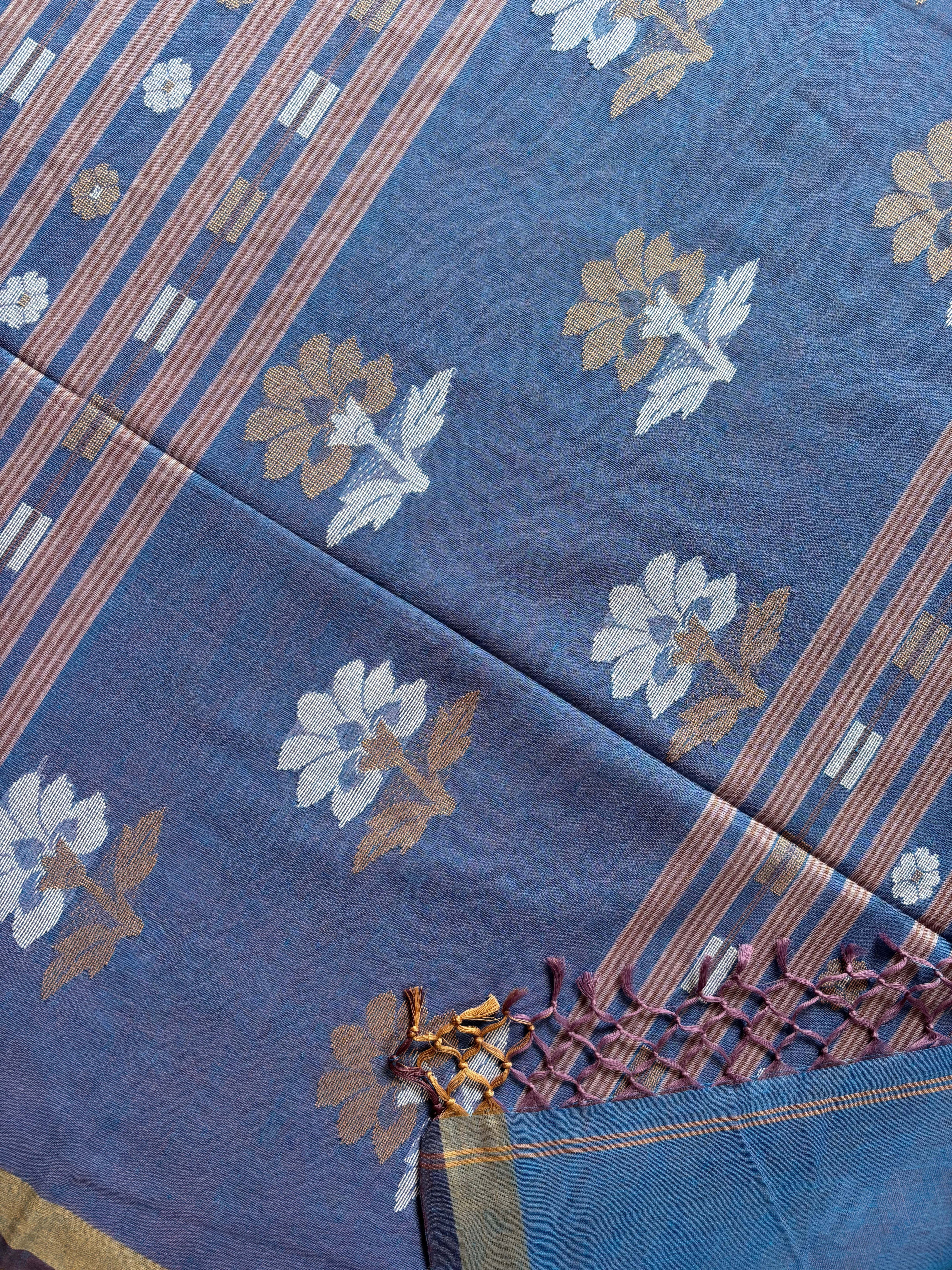 Handwoven Blue Mauve Dual Toned Cotton Jamdani Saree