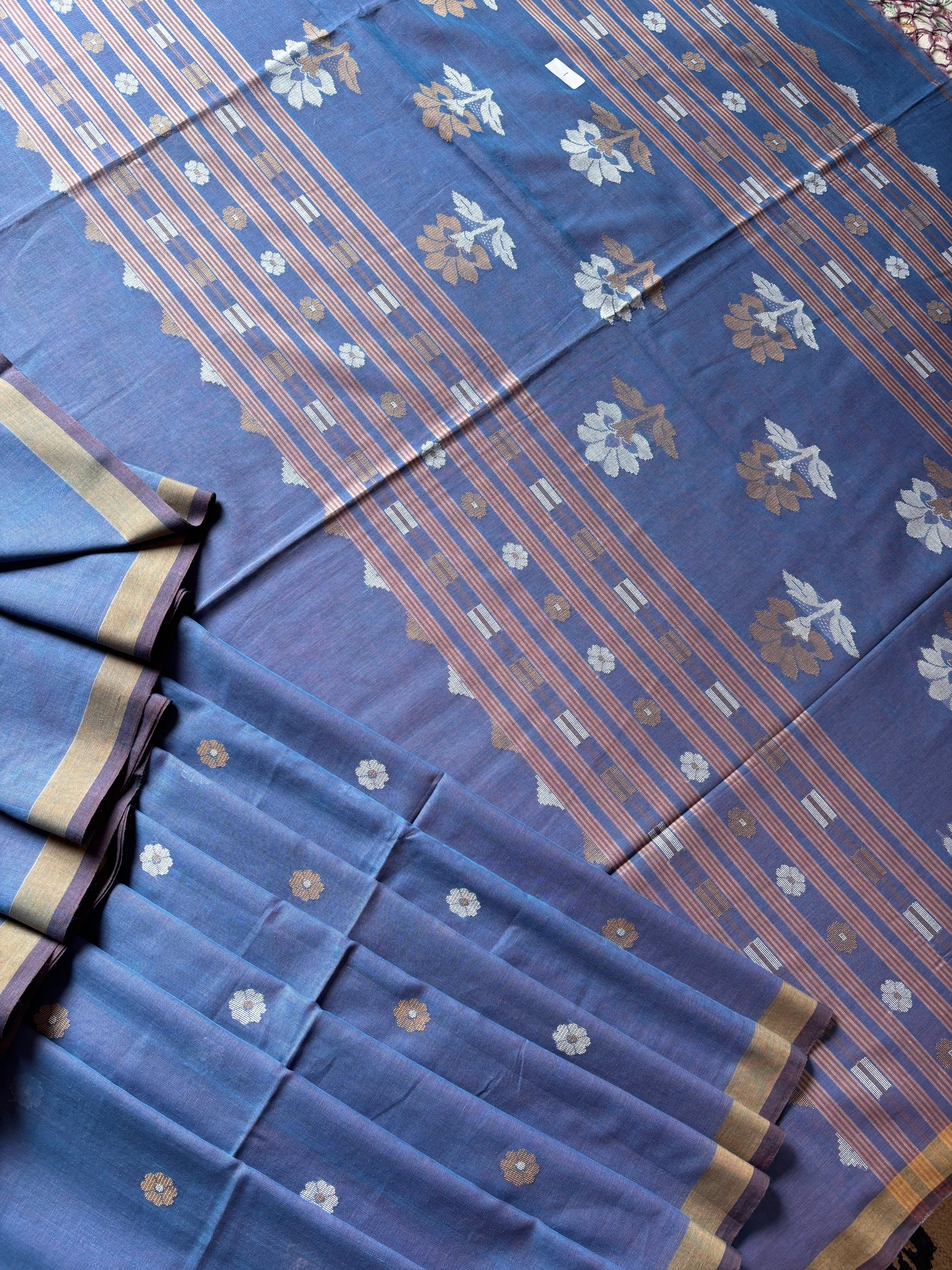 Handwoven Blue Mauve Dual Toned Cotton Jamdani Saree