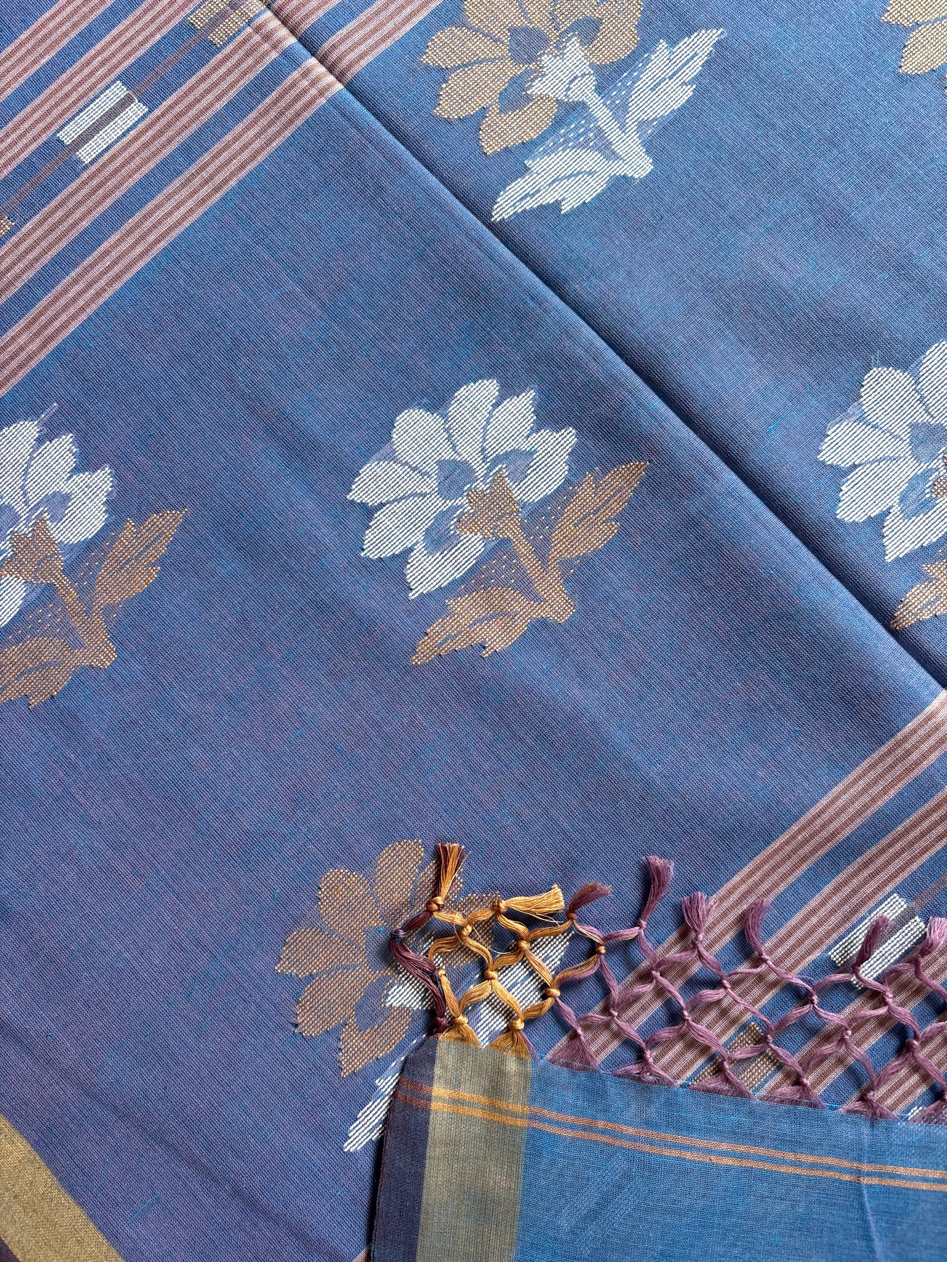 Handwoven Blue Mauve Dual Toned Cotton Jamdani Saree