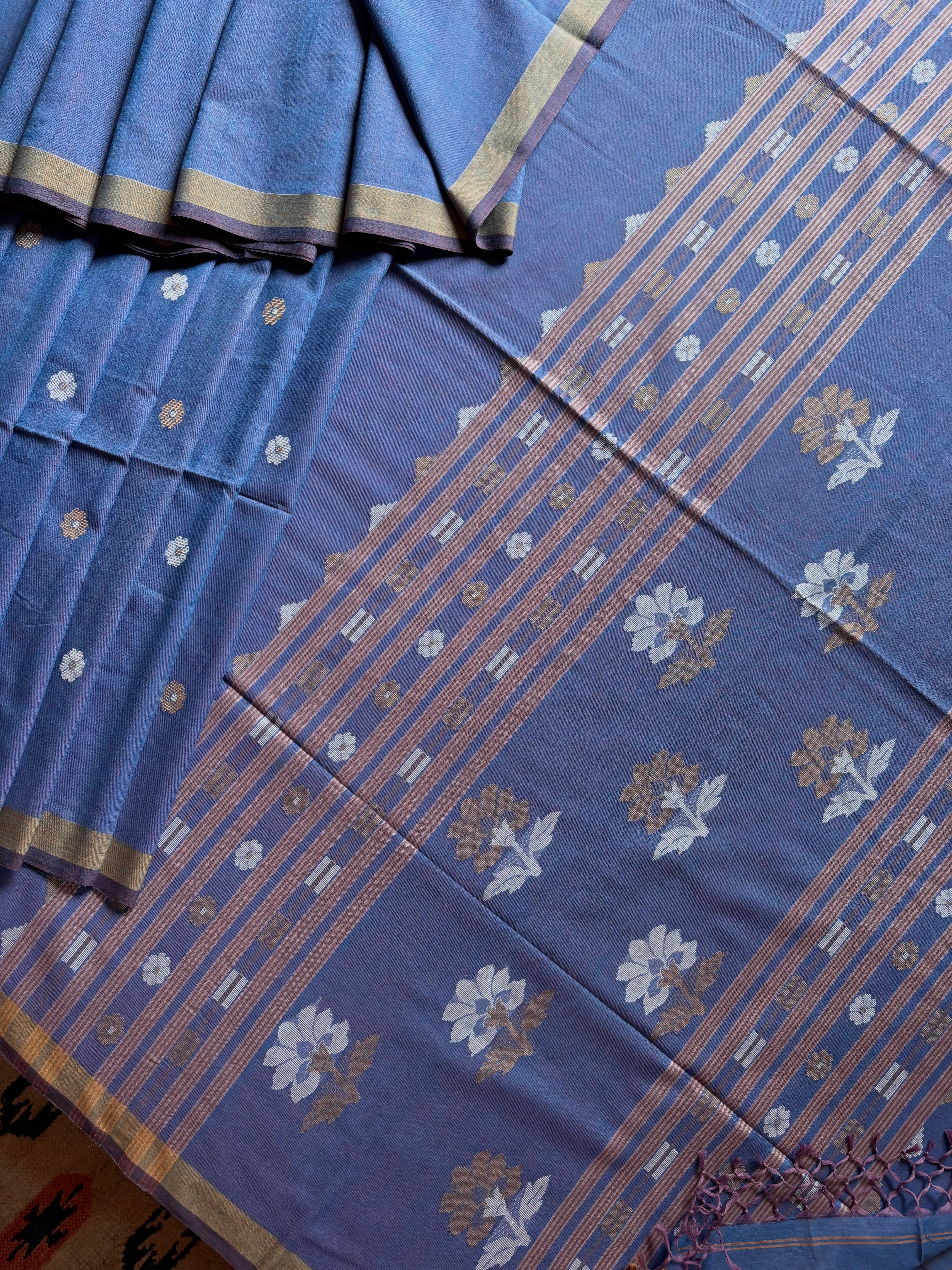 Handwoven Blue Mauve Dual Toned Cotton Jamdani Saree