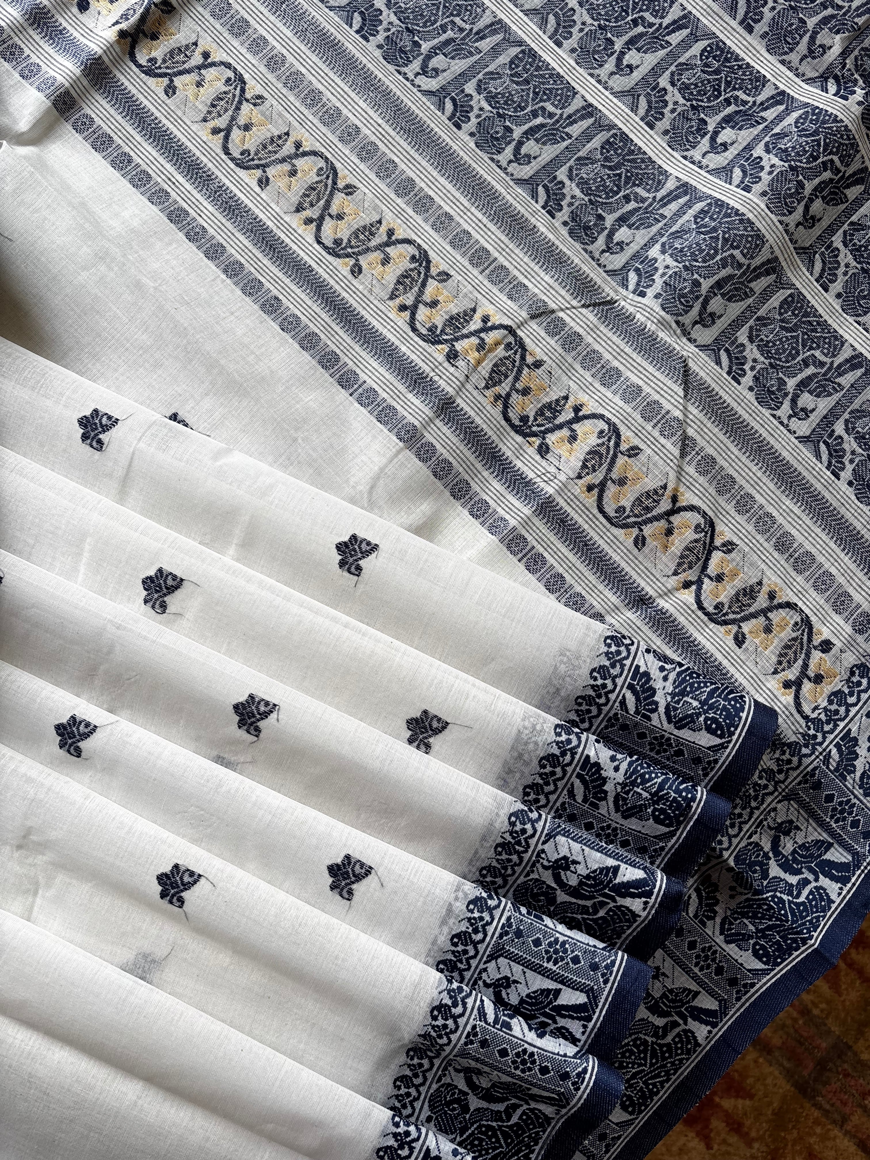 Handwoven White Colour Cotton Baluchari Saree