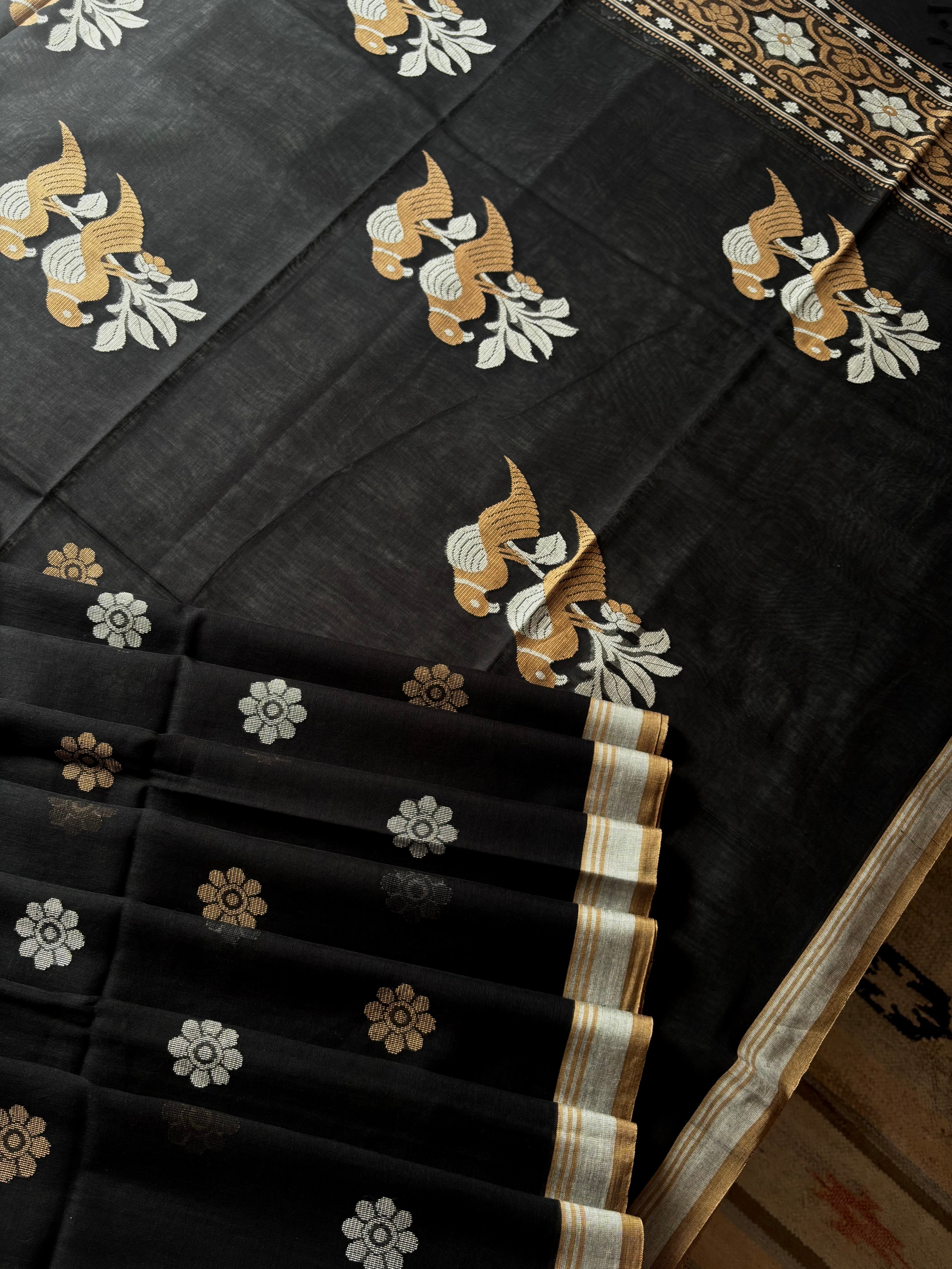 Handwoven Black Colour Cotton Jamdani Saree