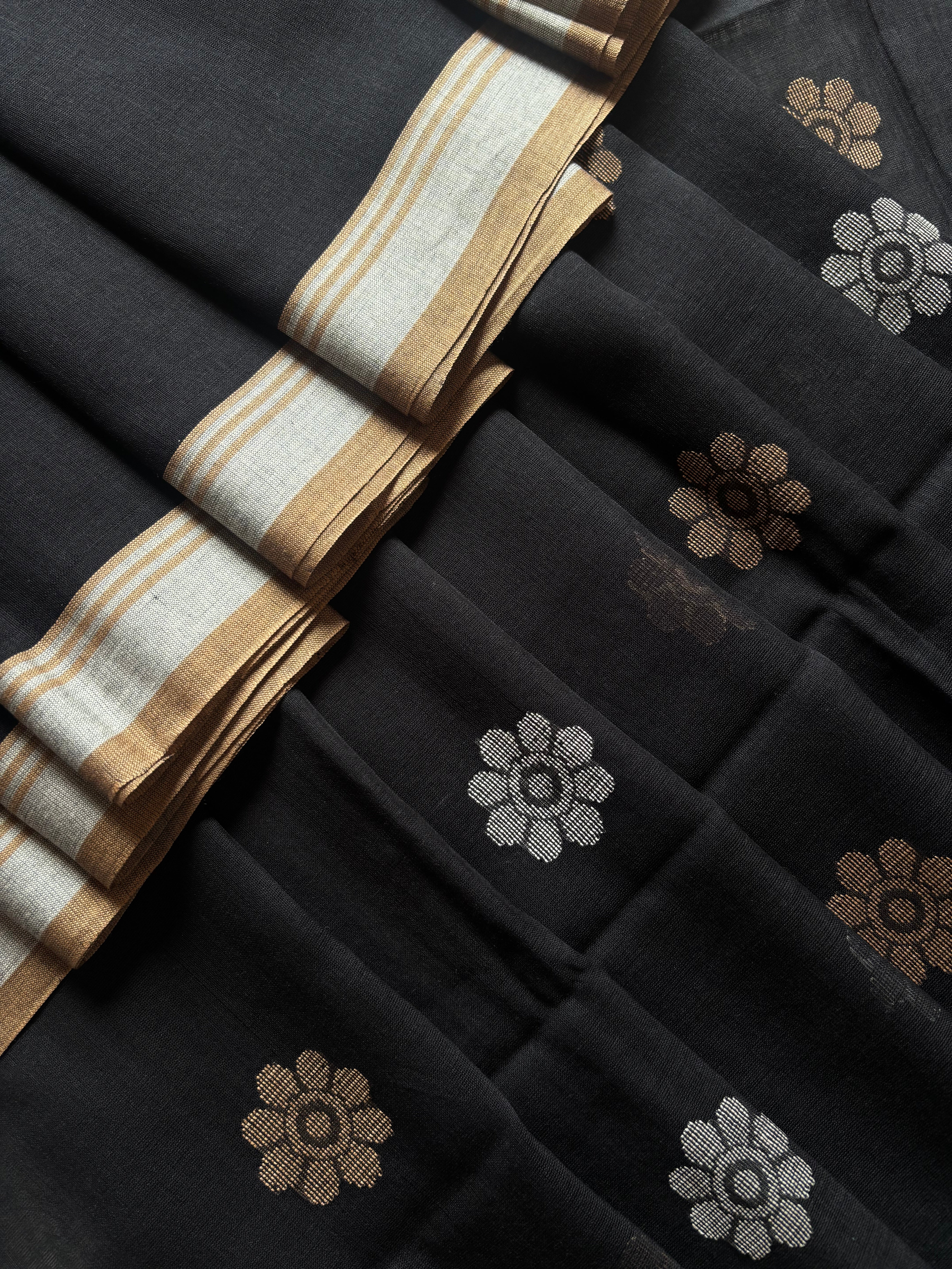 Handwoven Black Colour Cotton Jamdani Saree