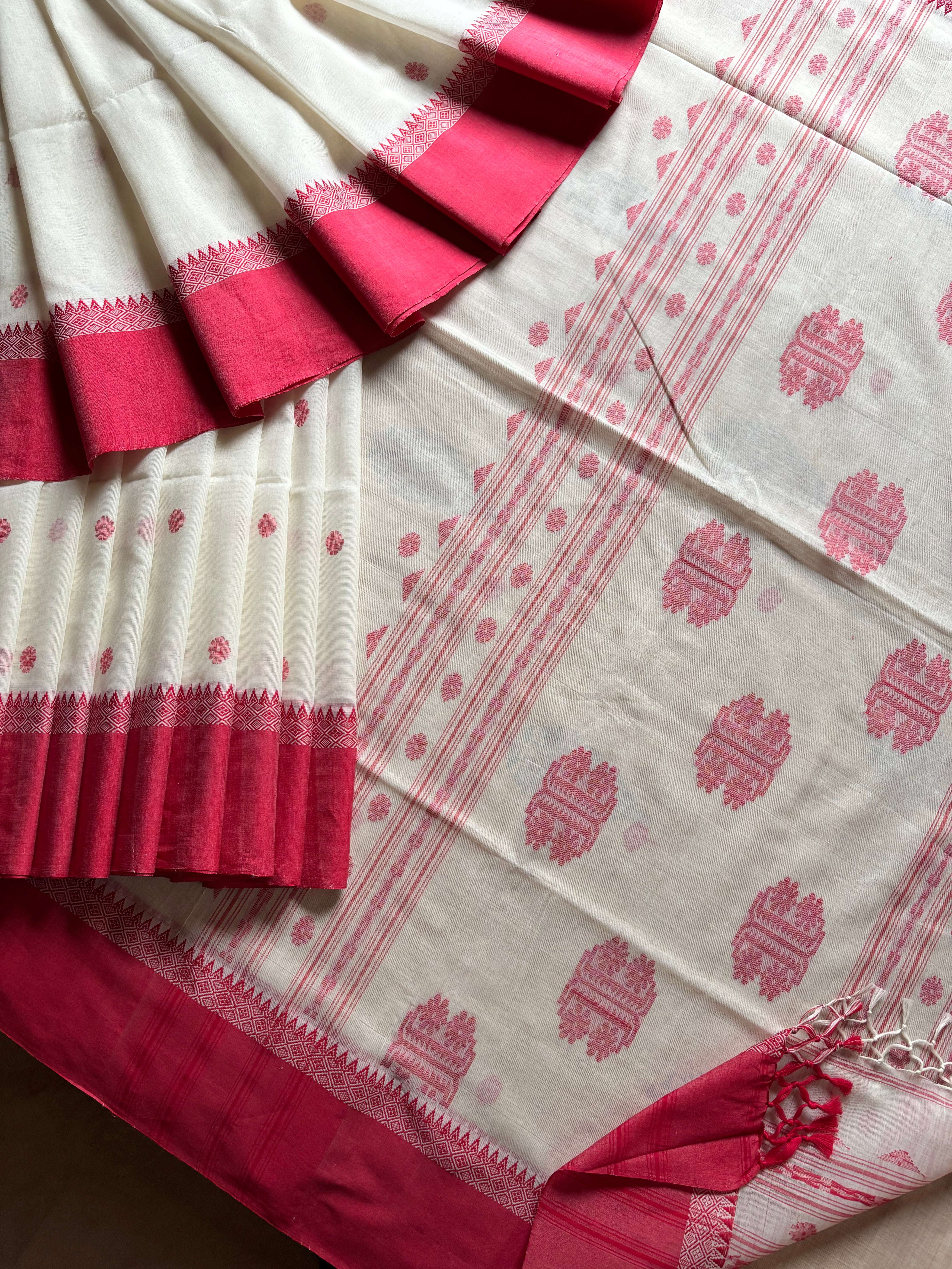 Handwoven White Red Jamdani Phulia Cotton Saree