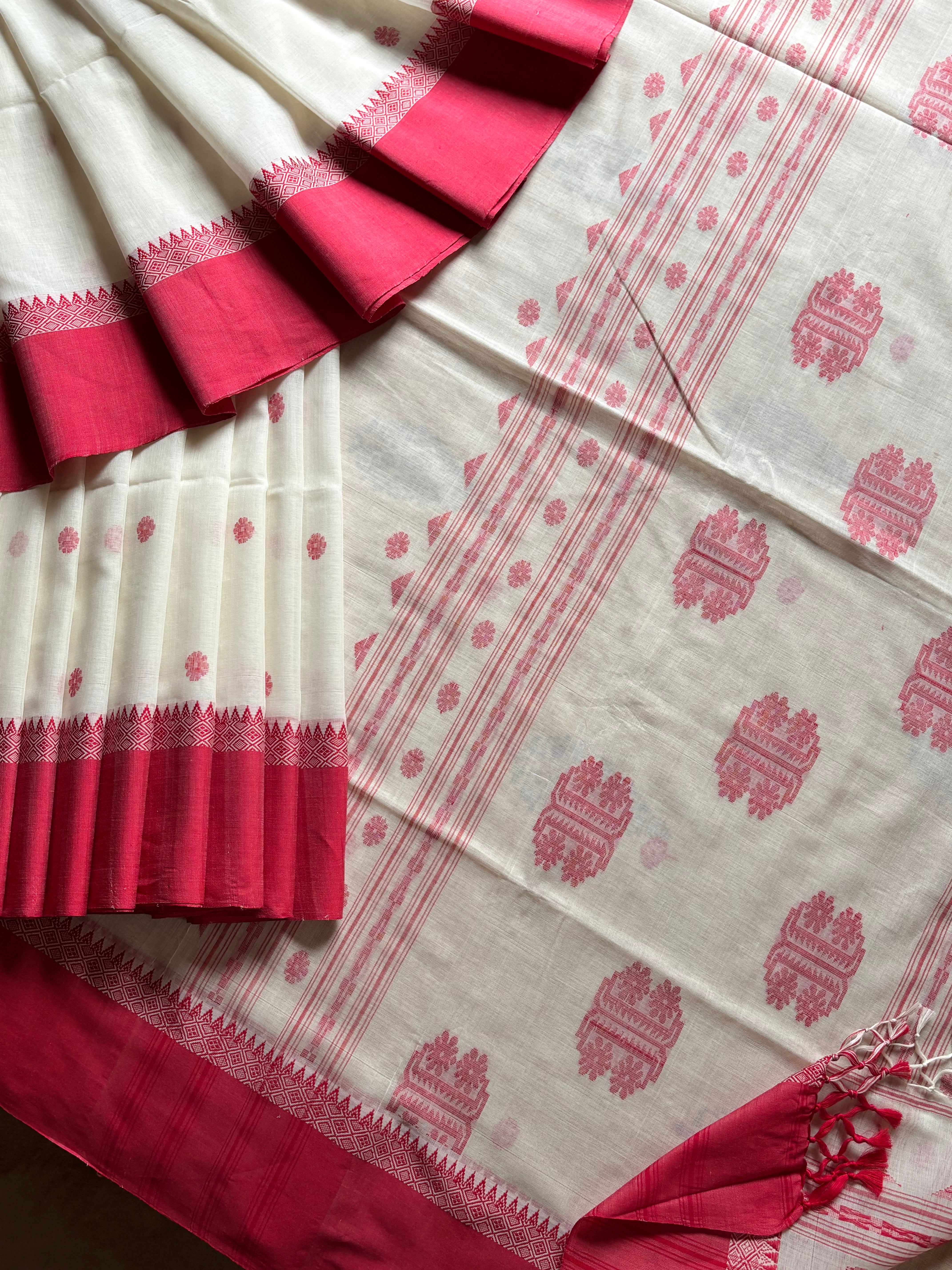 Handwoven White Red Jamdani Phulia Cotton Saree