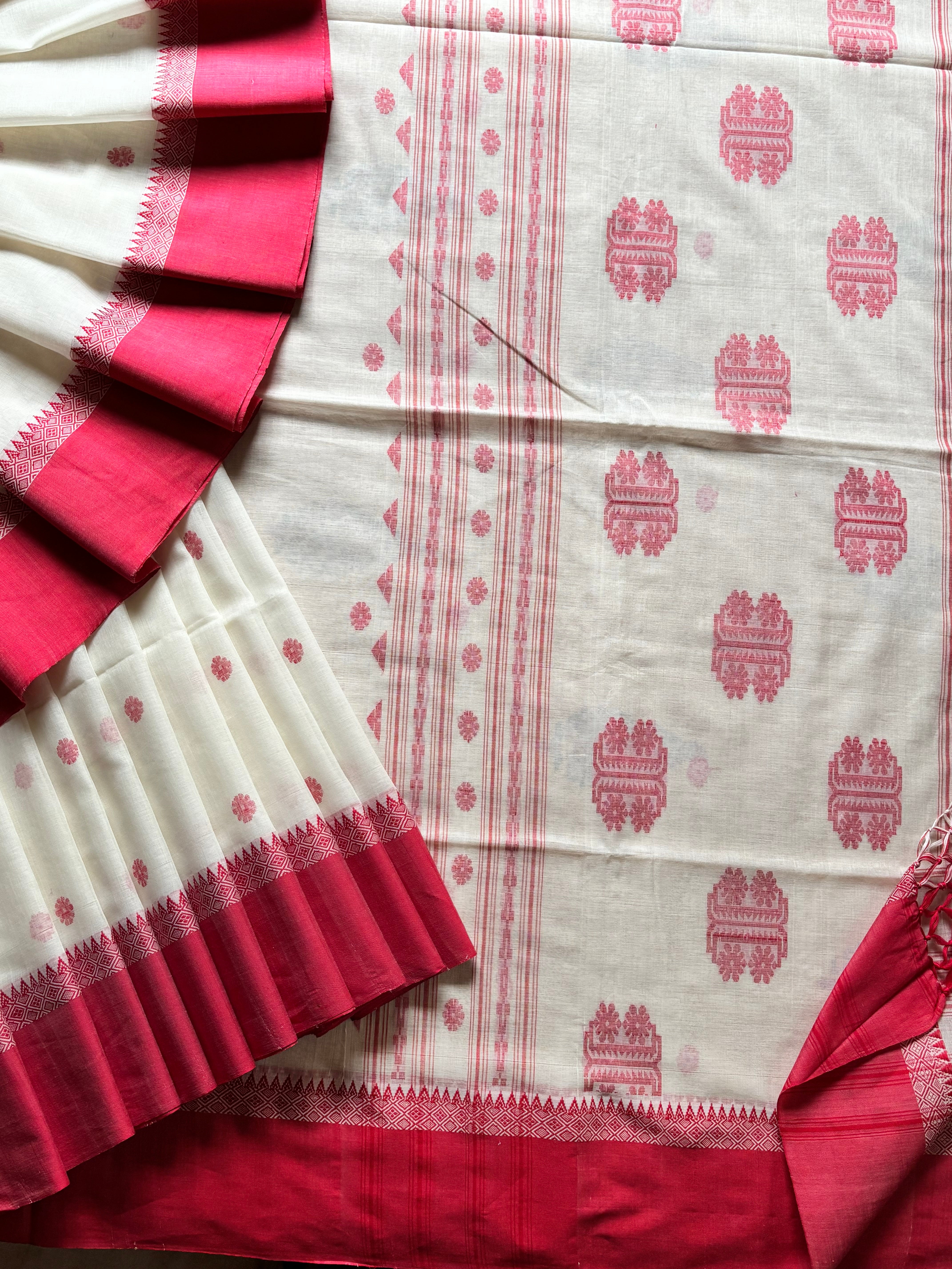 Handwoven White Red Jamdani Phulia Cotton Saree