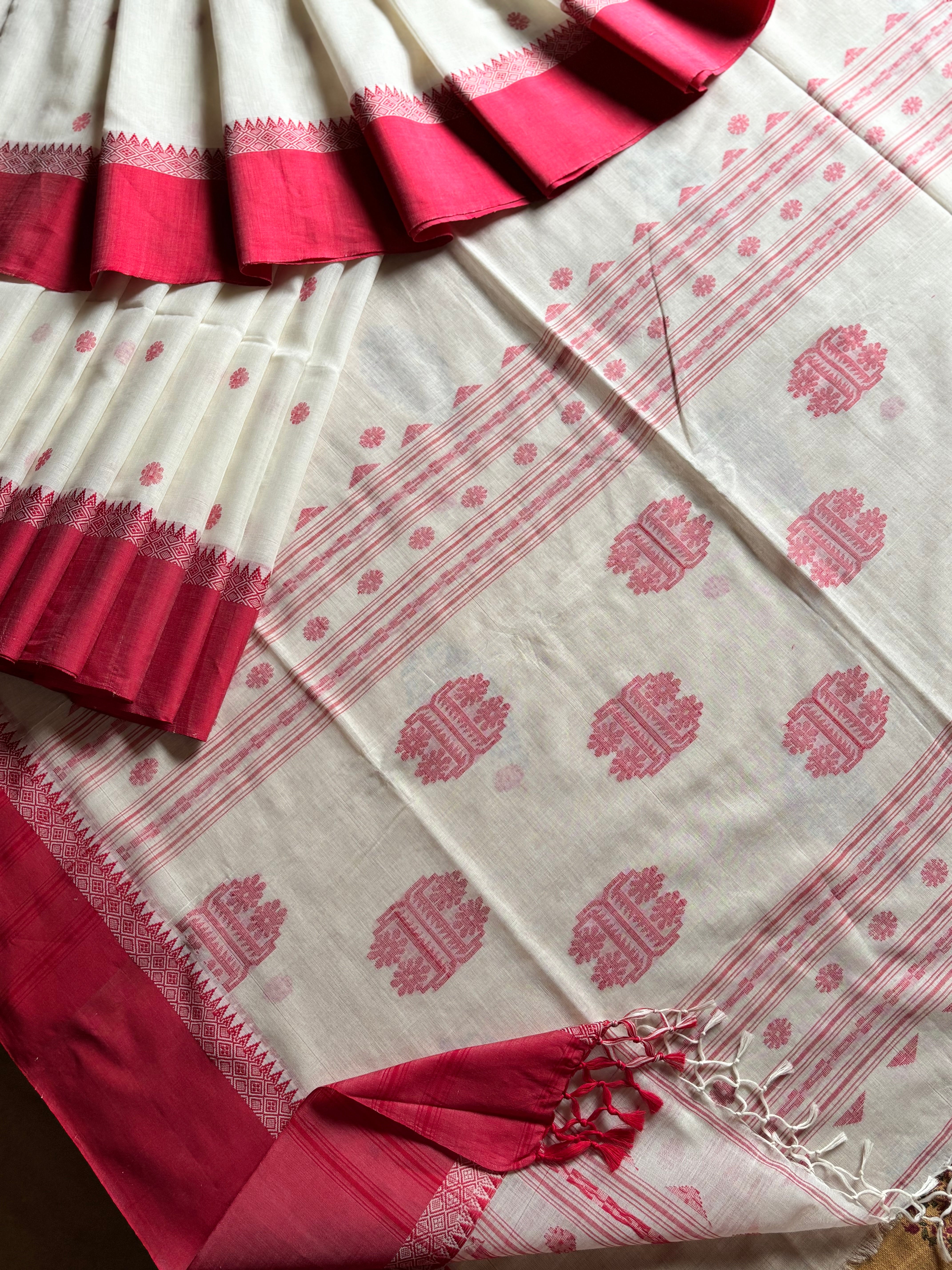 Handwoven White Red Jamdani Phulia Cotton Saree