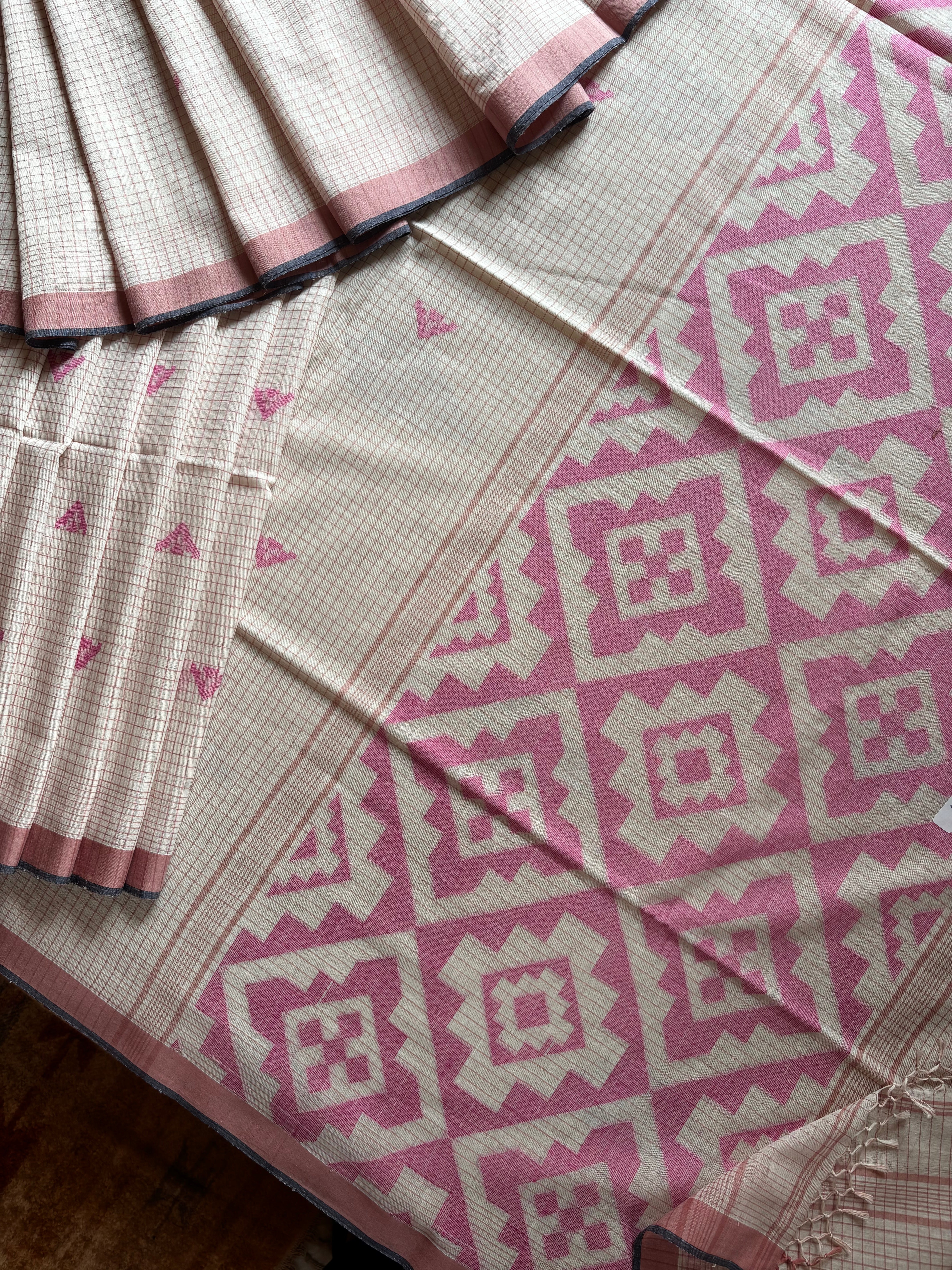 Handwoven White Cotton Jamdani Saree
