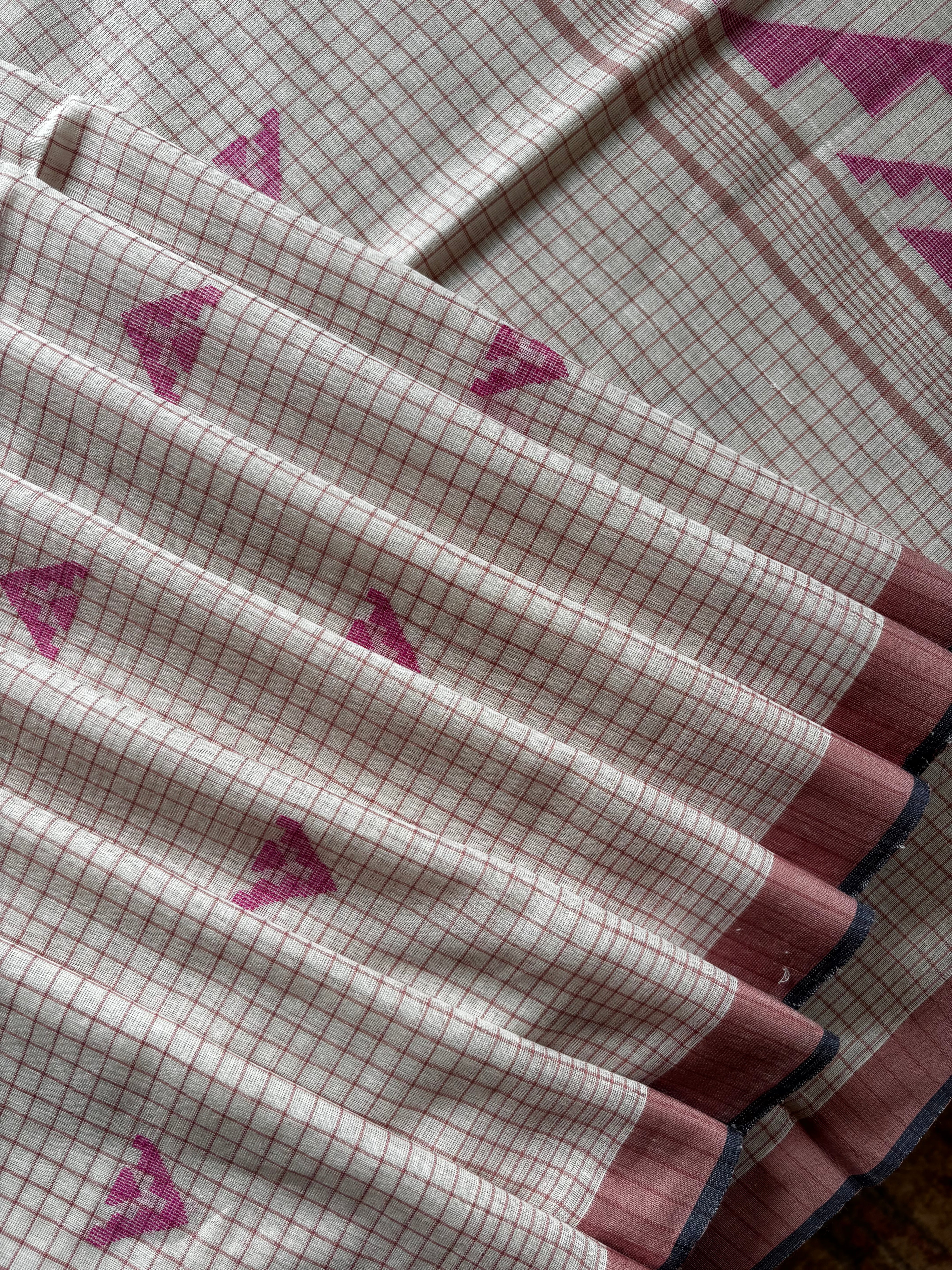 Handwoven White Cotton Jamdani Saree