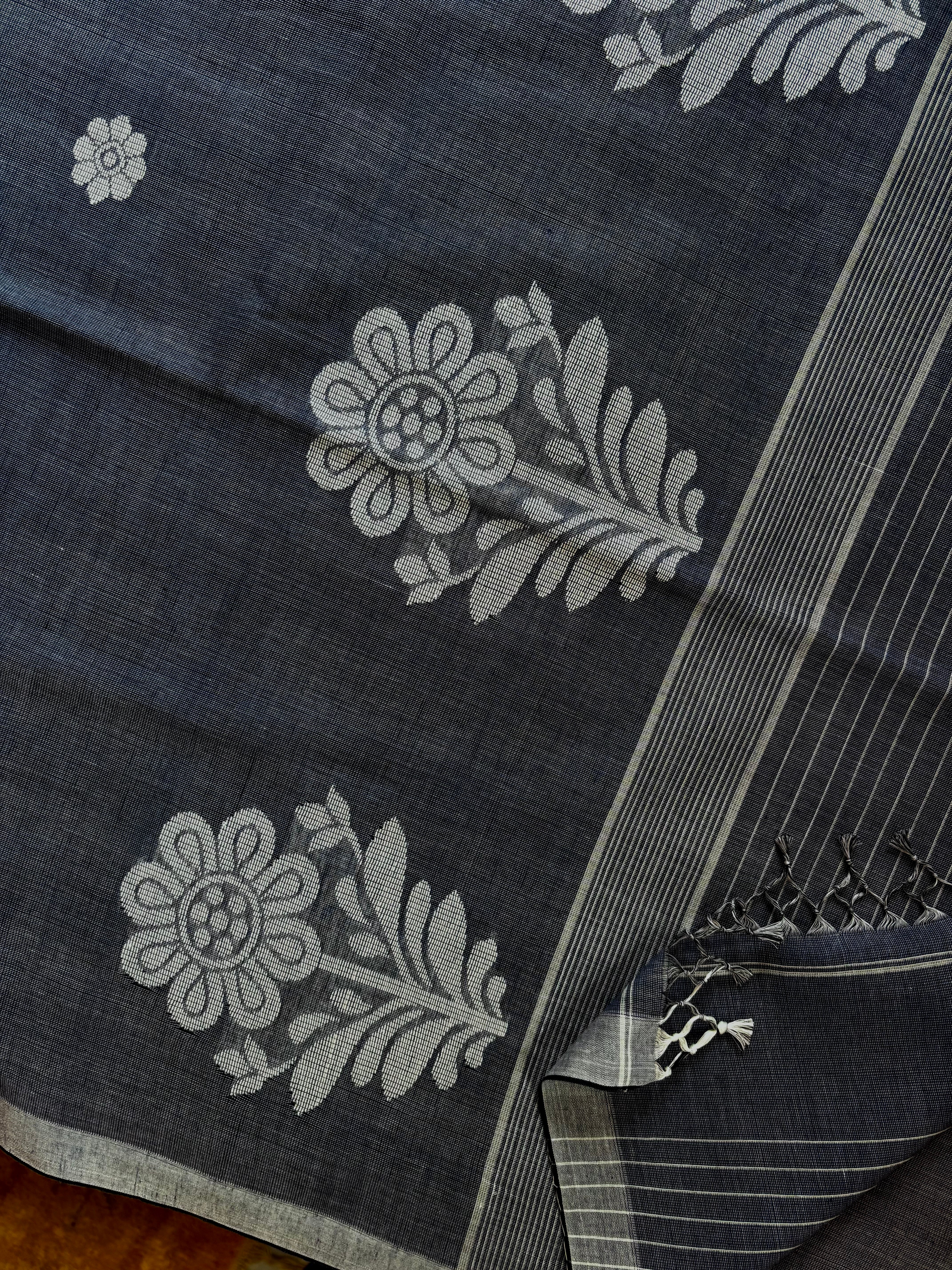 Handwoven Grey White Pure Cotton Jamdani Saree