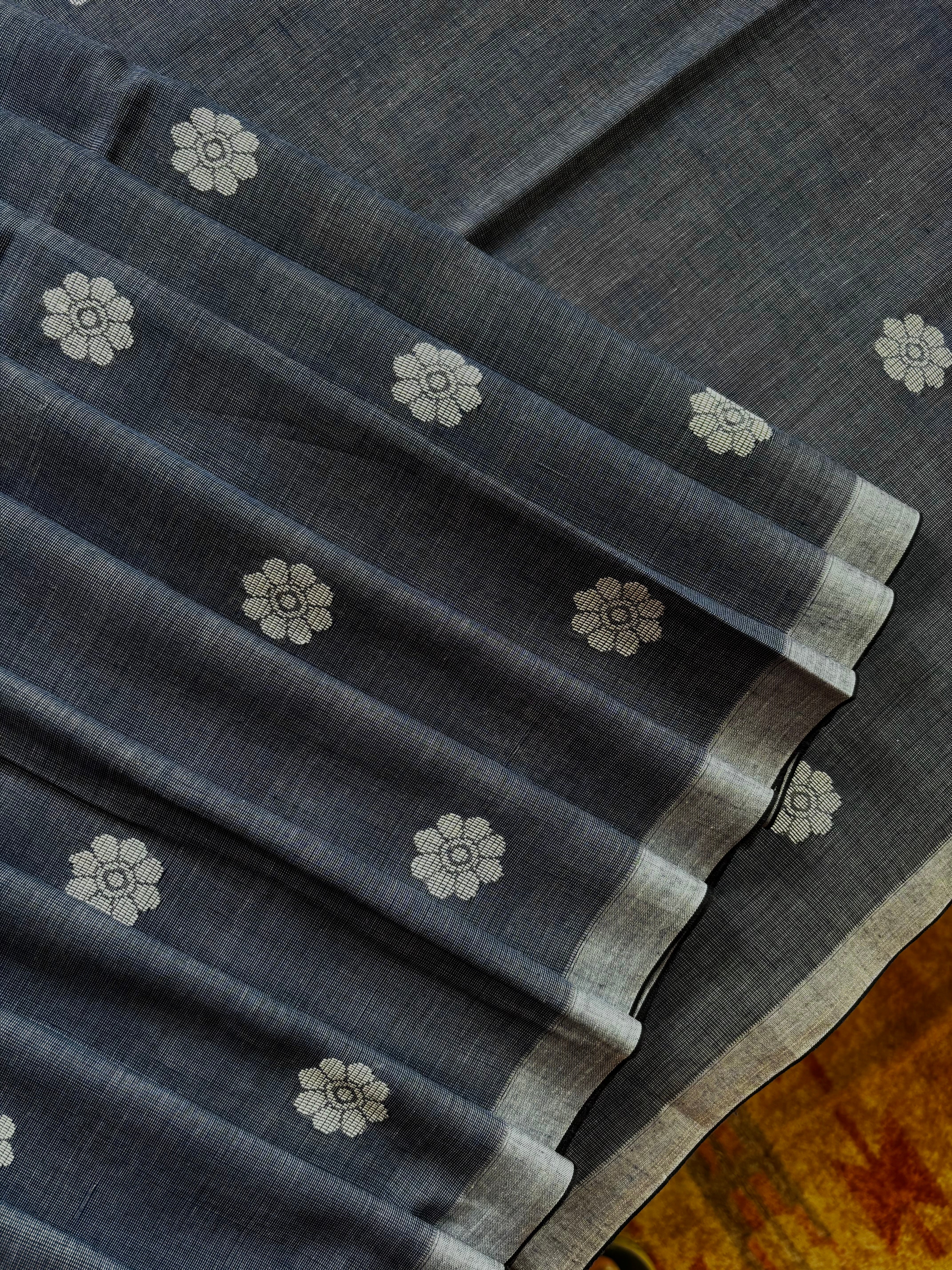 Handwoven Grey White Pure Cotton Jamdani Saree