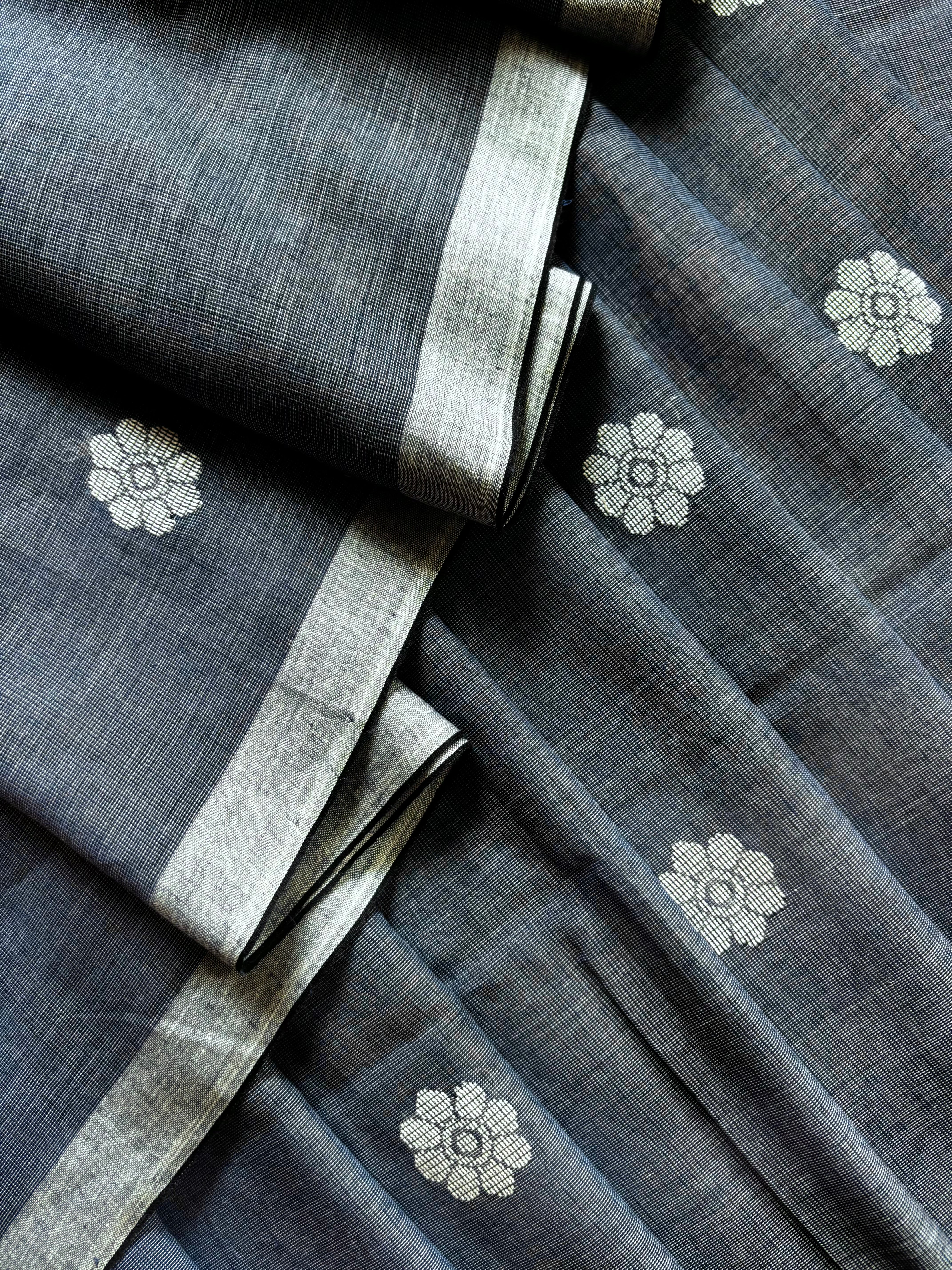 Handwoven Grey White Pure Cotton Jamdani Saree