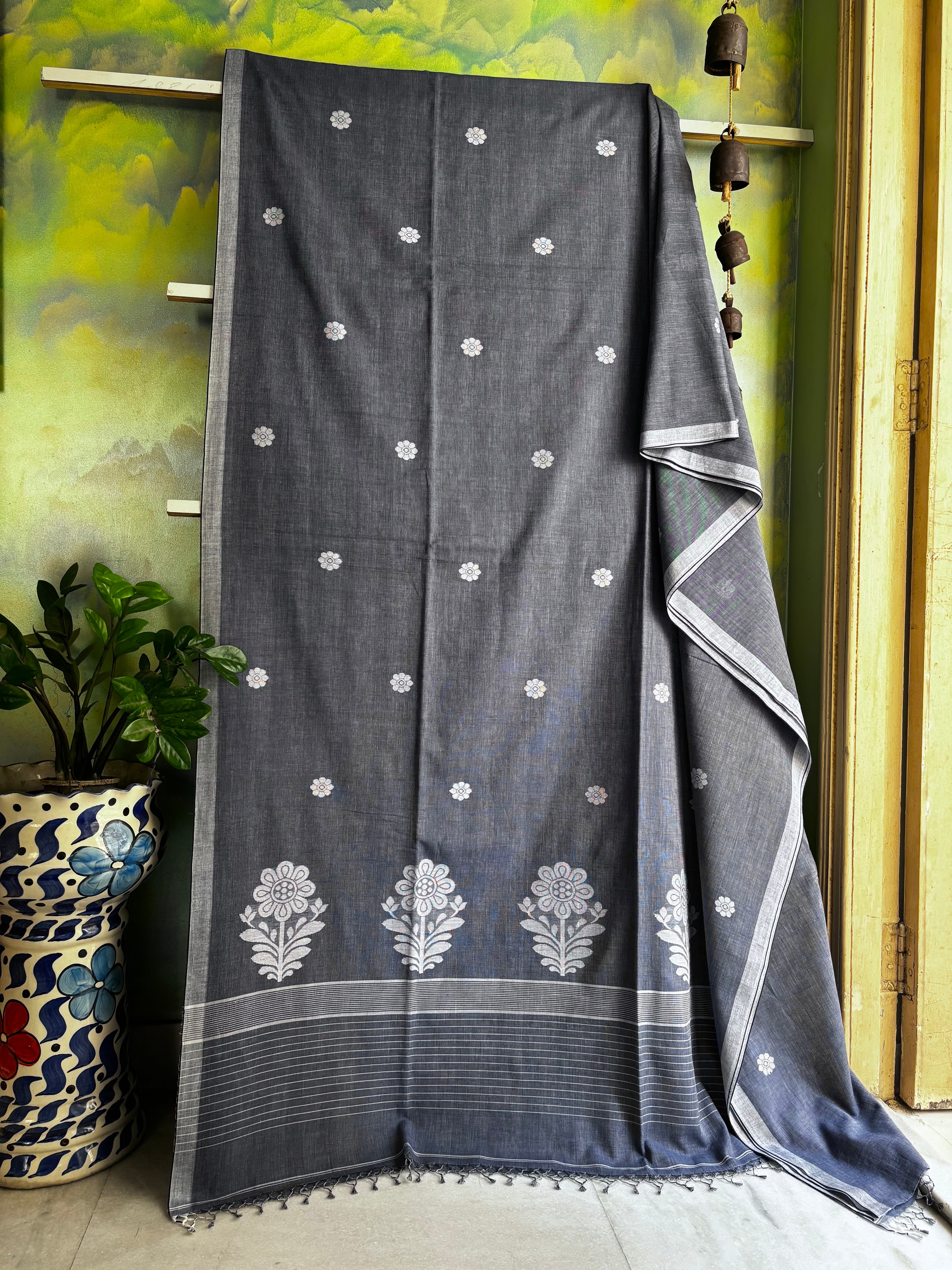 Handwoven Grey White Pure Cotton Jamdani Saree