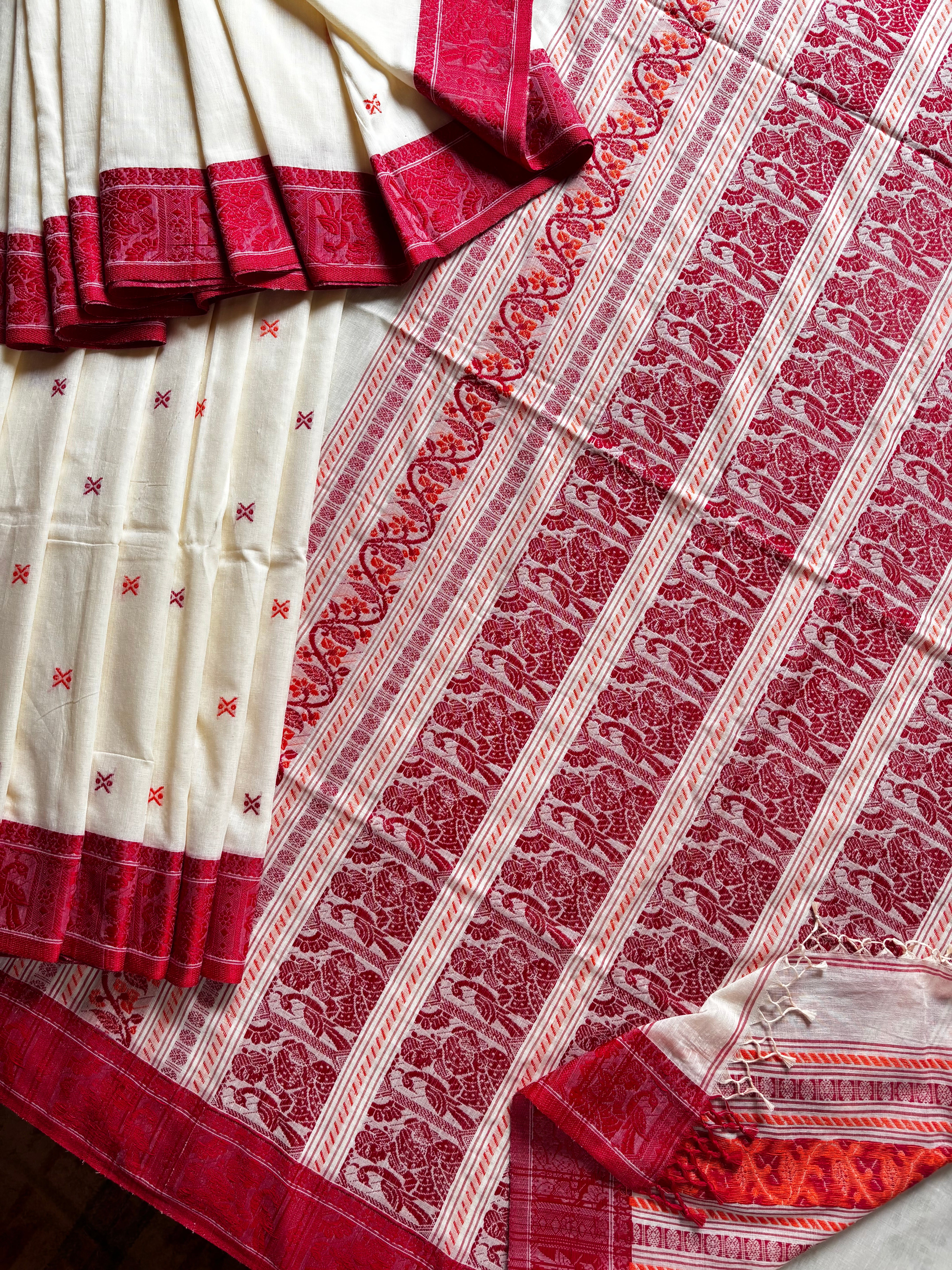 Handwoven Offwhite Red Colour Cotton Baluchari Saree