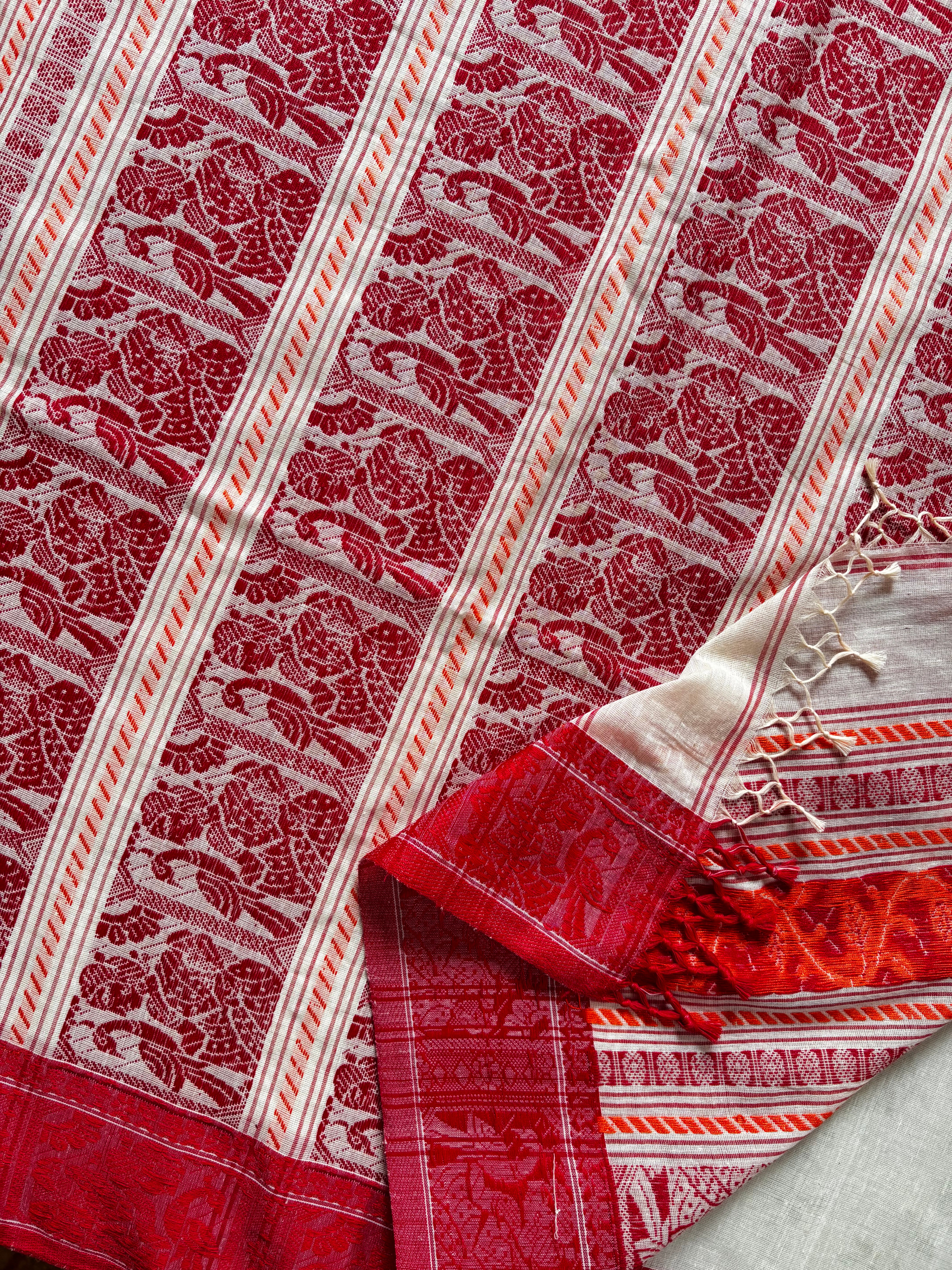 Handwoven Offwhite Red Colour Cotton Baluchari Saree
