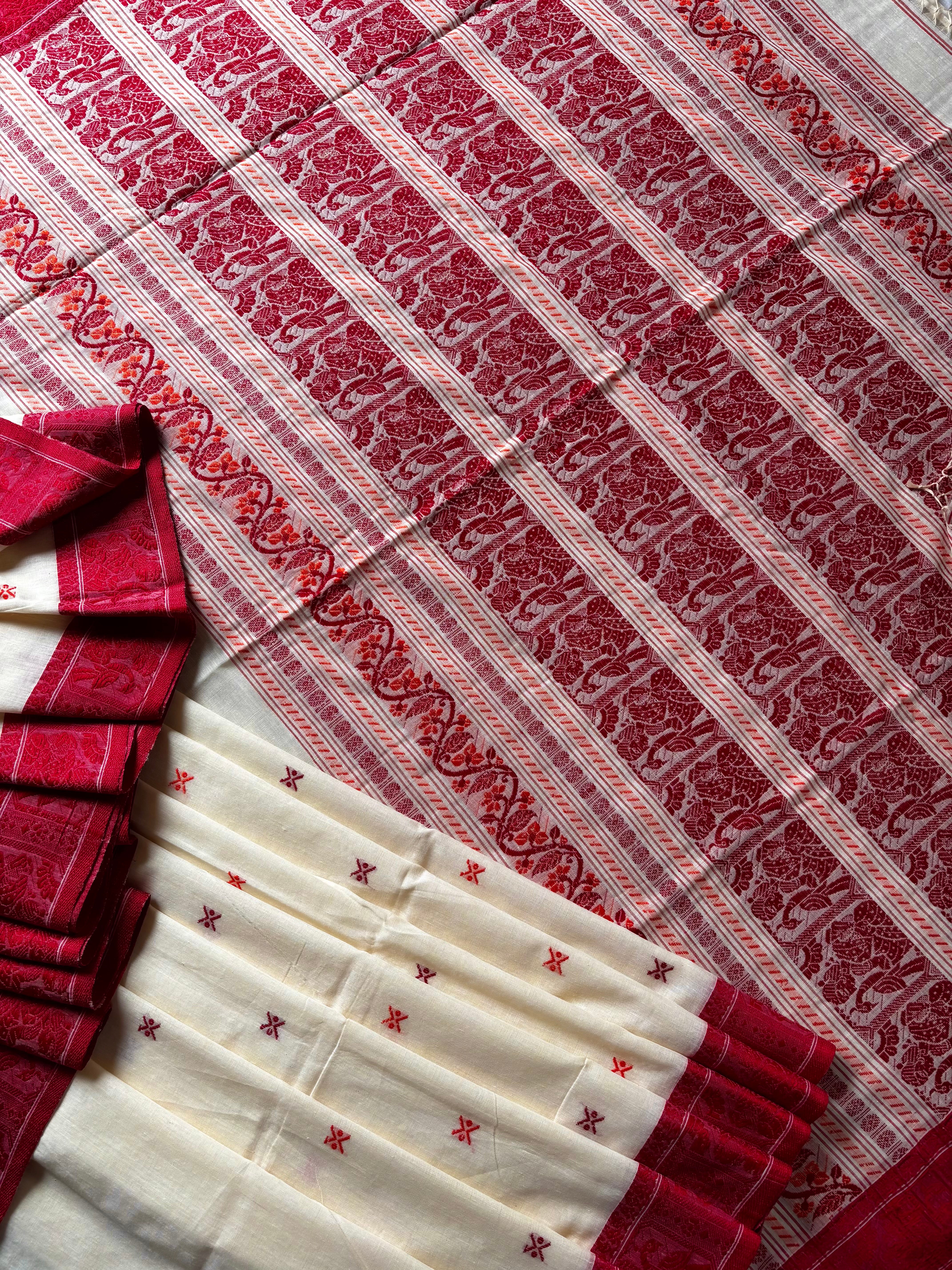 Handwoven Offwhite Red Colour Cotton Baluchari Saree