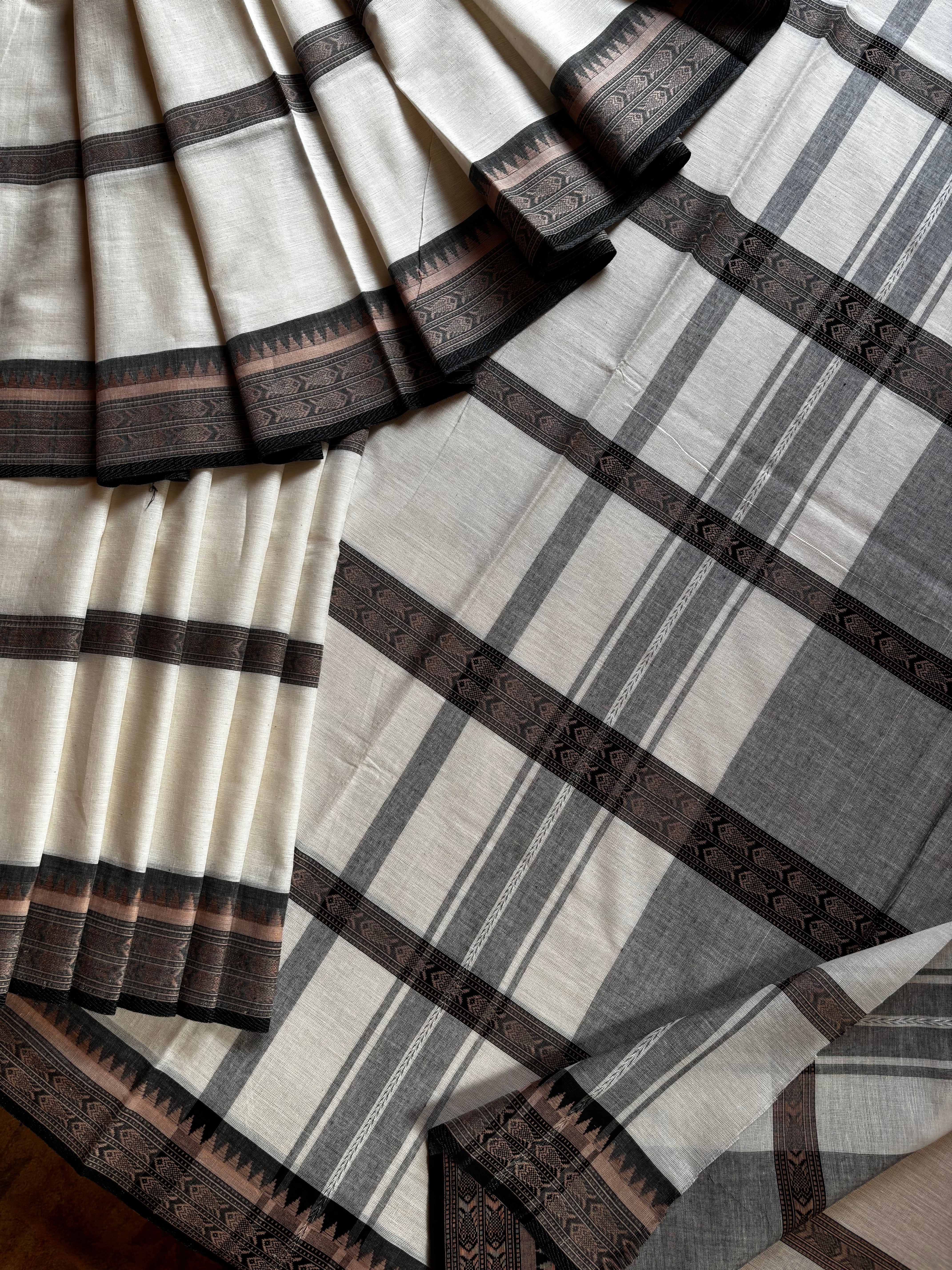 Handwoven Offwhite Black Pure Cotton Saree