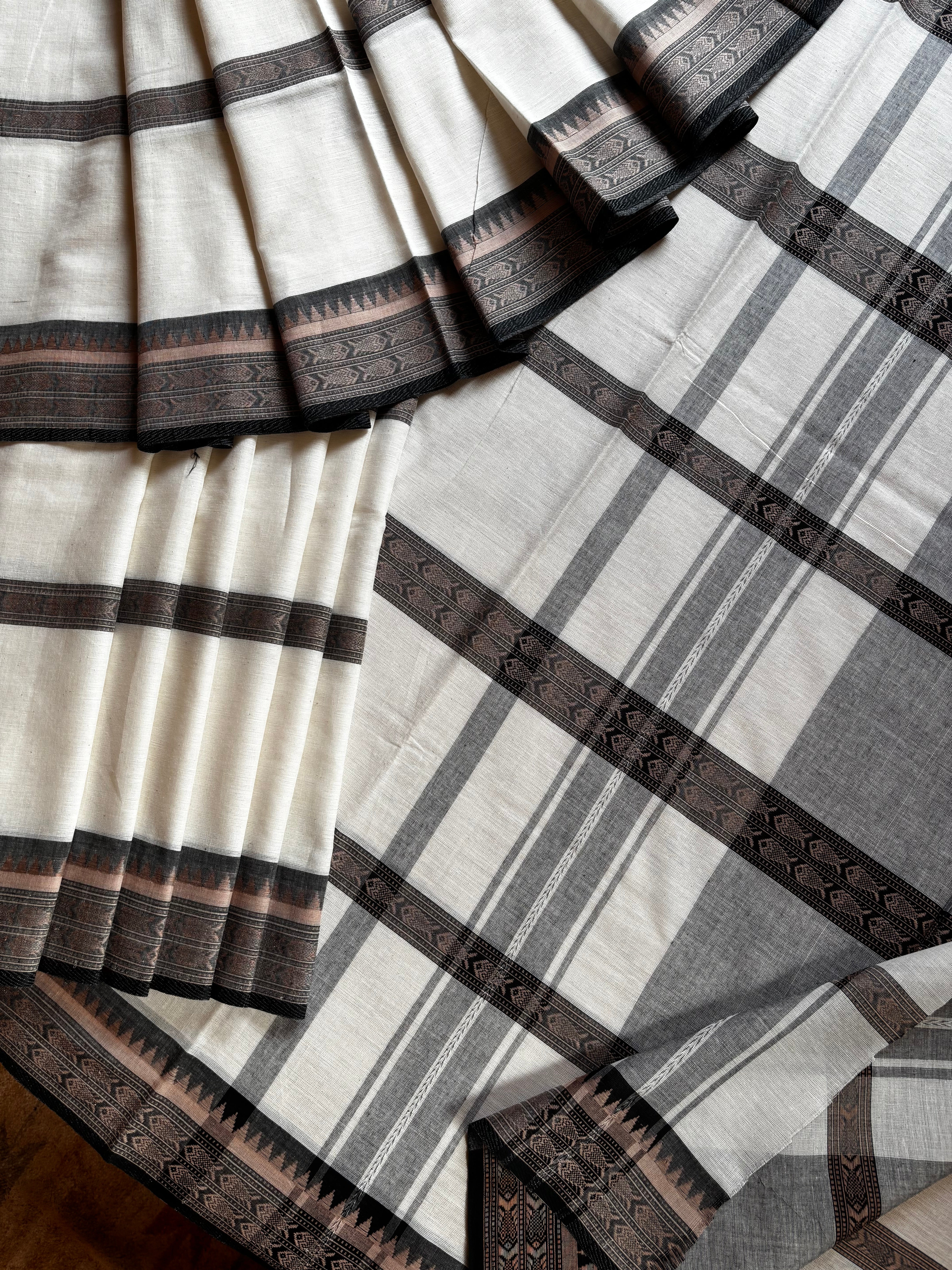 Handwoven Offwhite Black Pure Cotton Saree