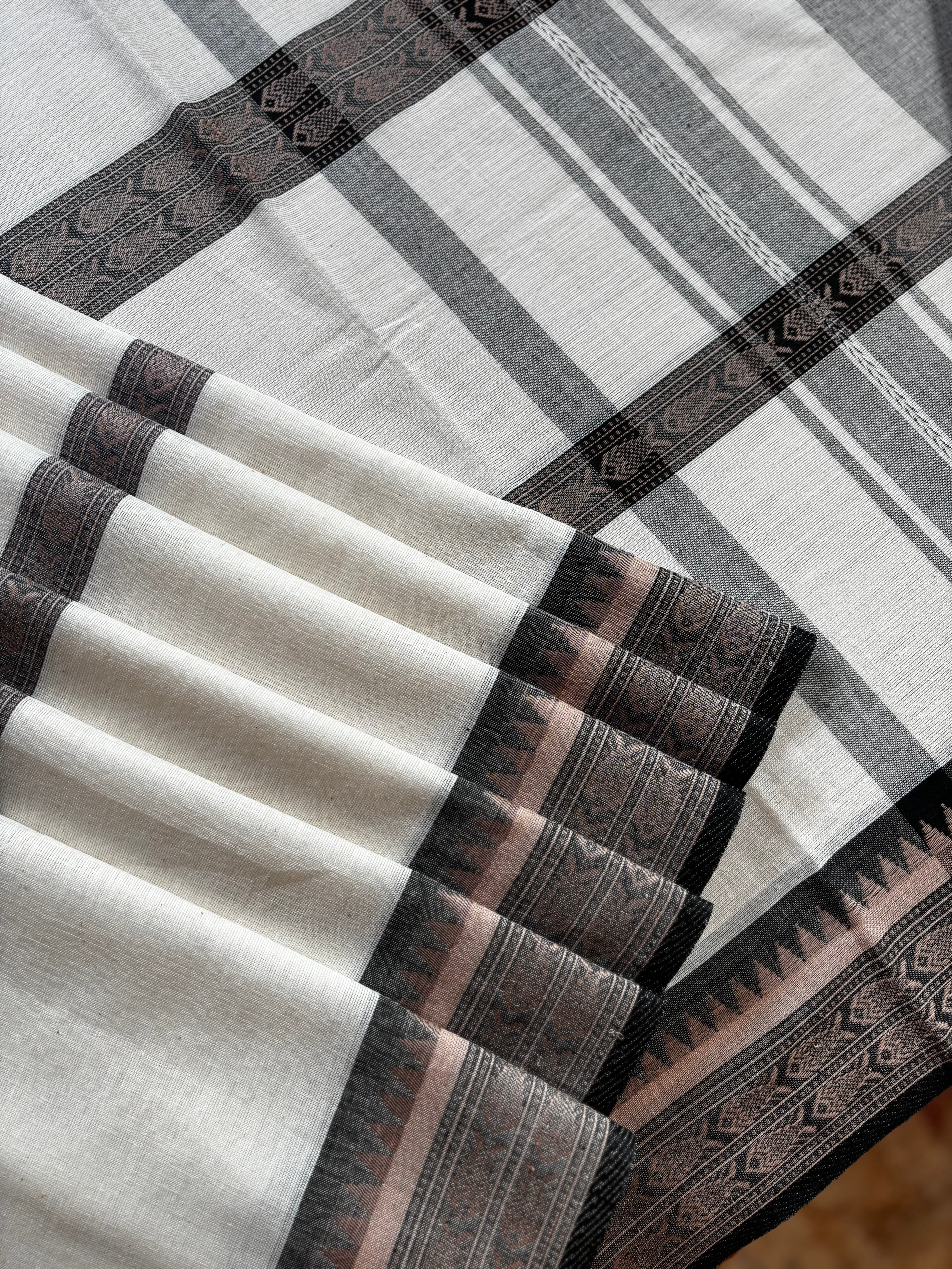 Handwoven Offwhite Black Pure Cotton Saree