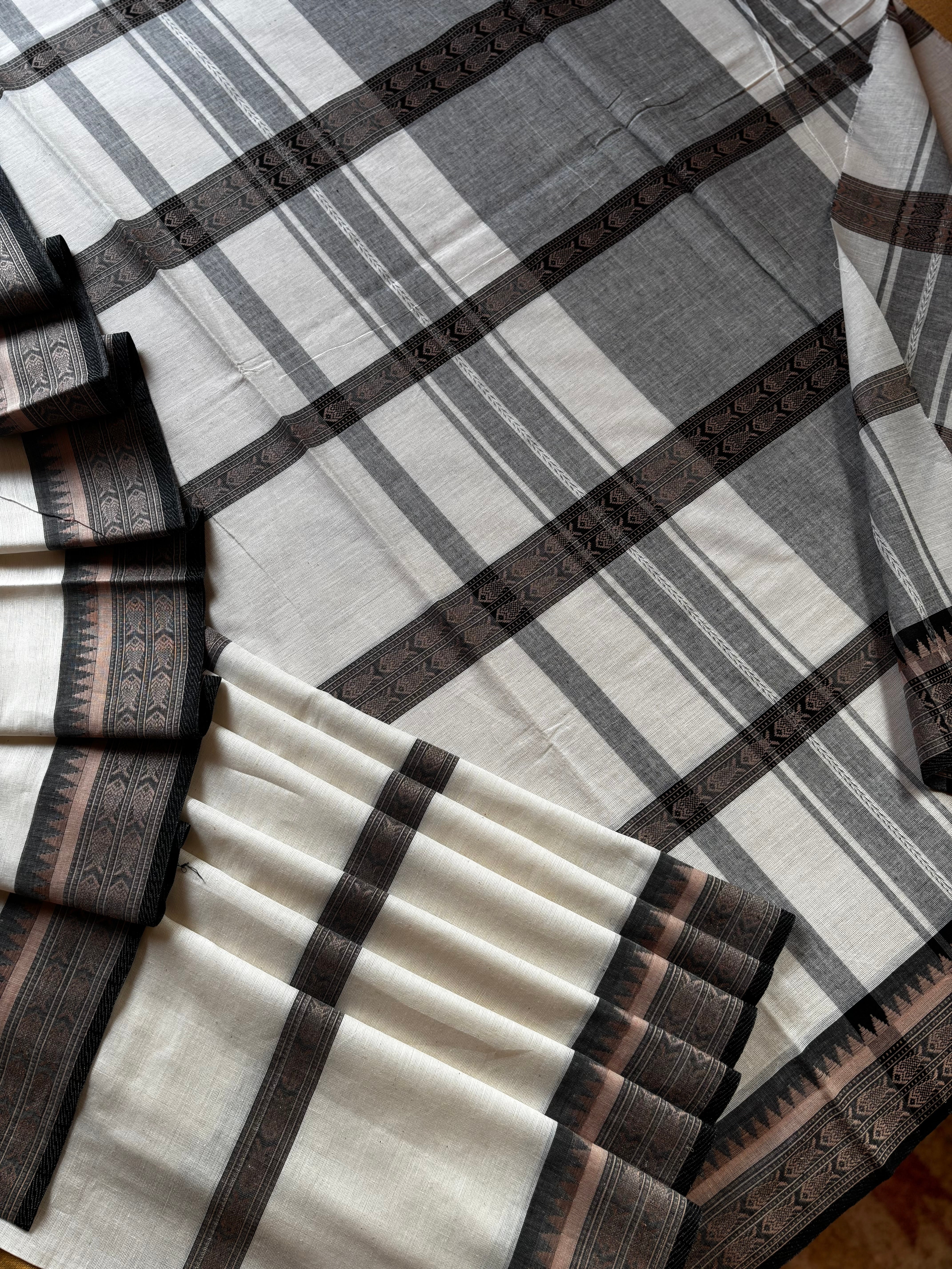 Handwoven Offwhite Black Pure Cotton Saree