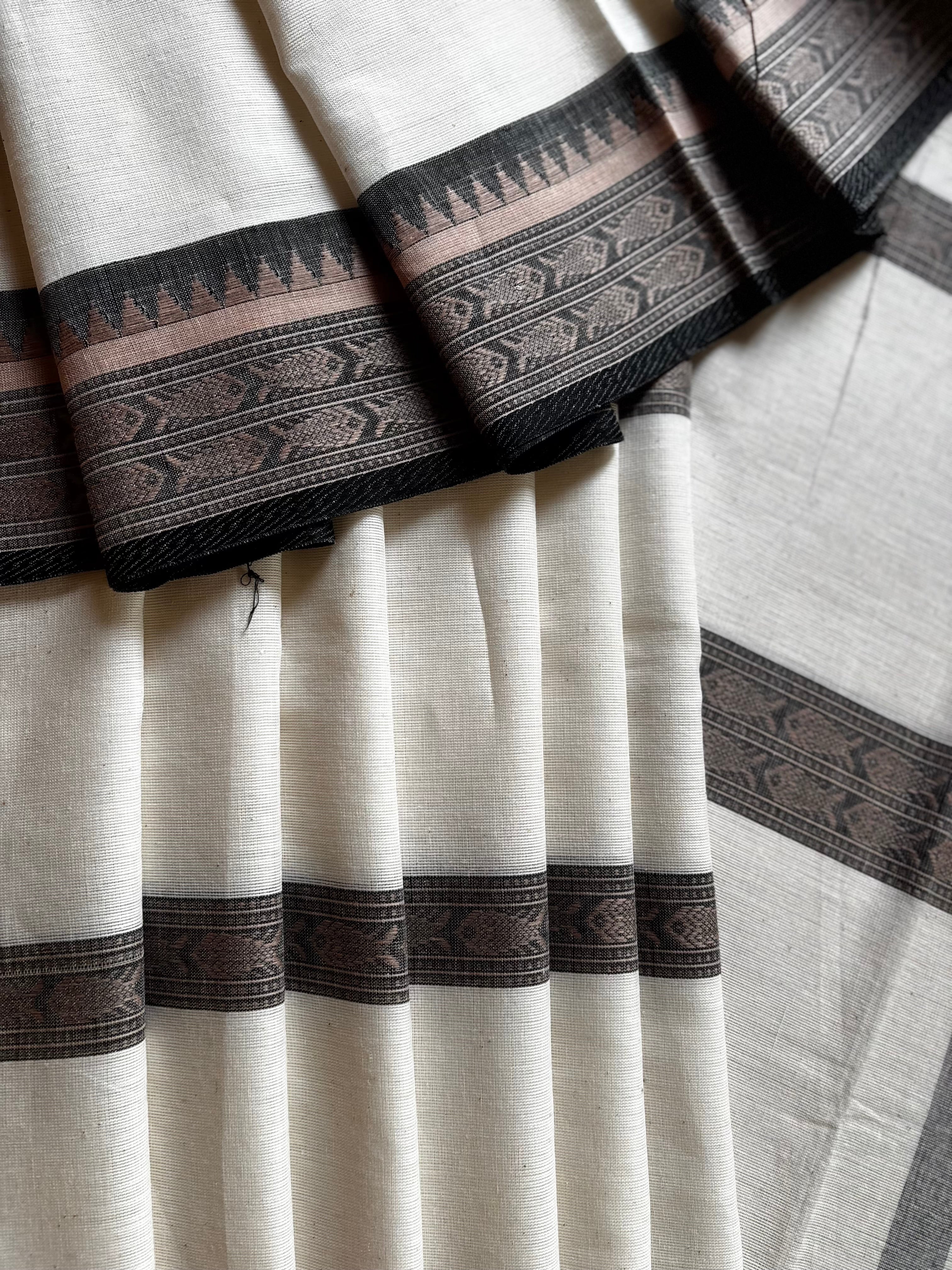 Handwoven Offwhite Black Pure Cotton Saree