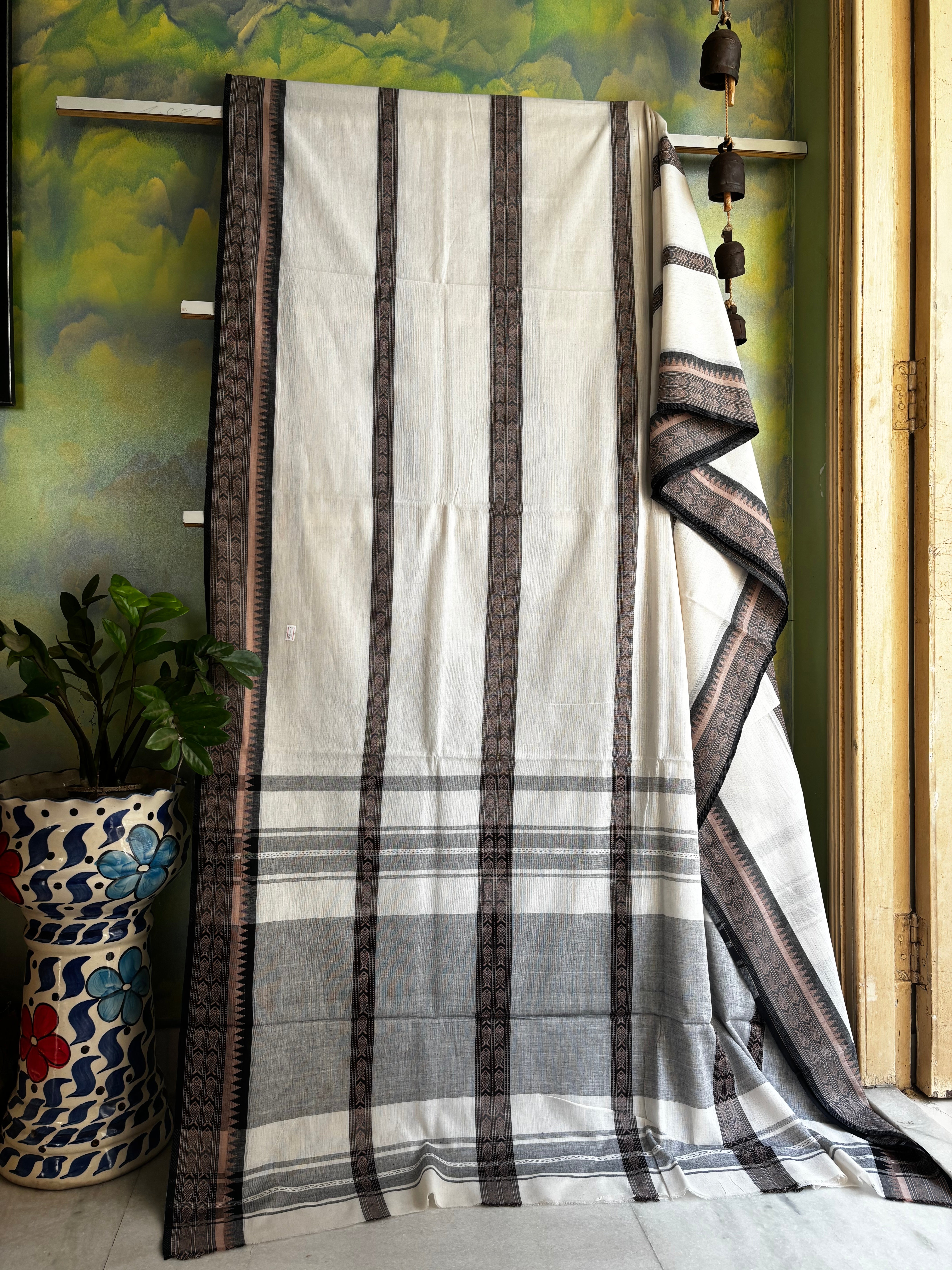Handwoven Offwhite Black Pure Cotton Saree